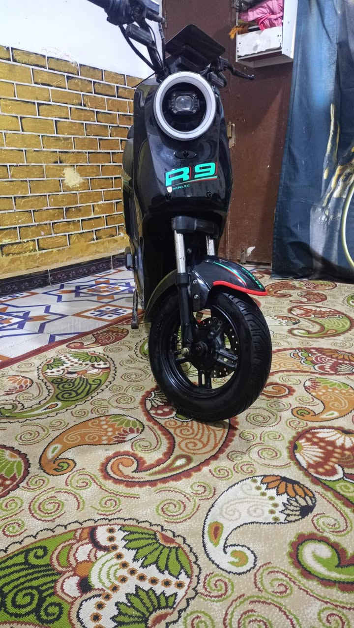 دراجه اللون اسود جديده زلغ ما بيها وغراظها كلهن كاملات سويجات وبصمه وكارت تشتغل عن بعد بطاريات جدد حجم كبير32ولي الاصلي سعر430بصره نواب ظباط مقابل مستشفى العسكري ***********بي واتساب راسلني ادزلك فيديو
