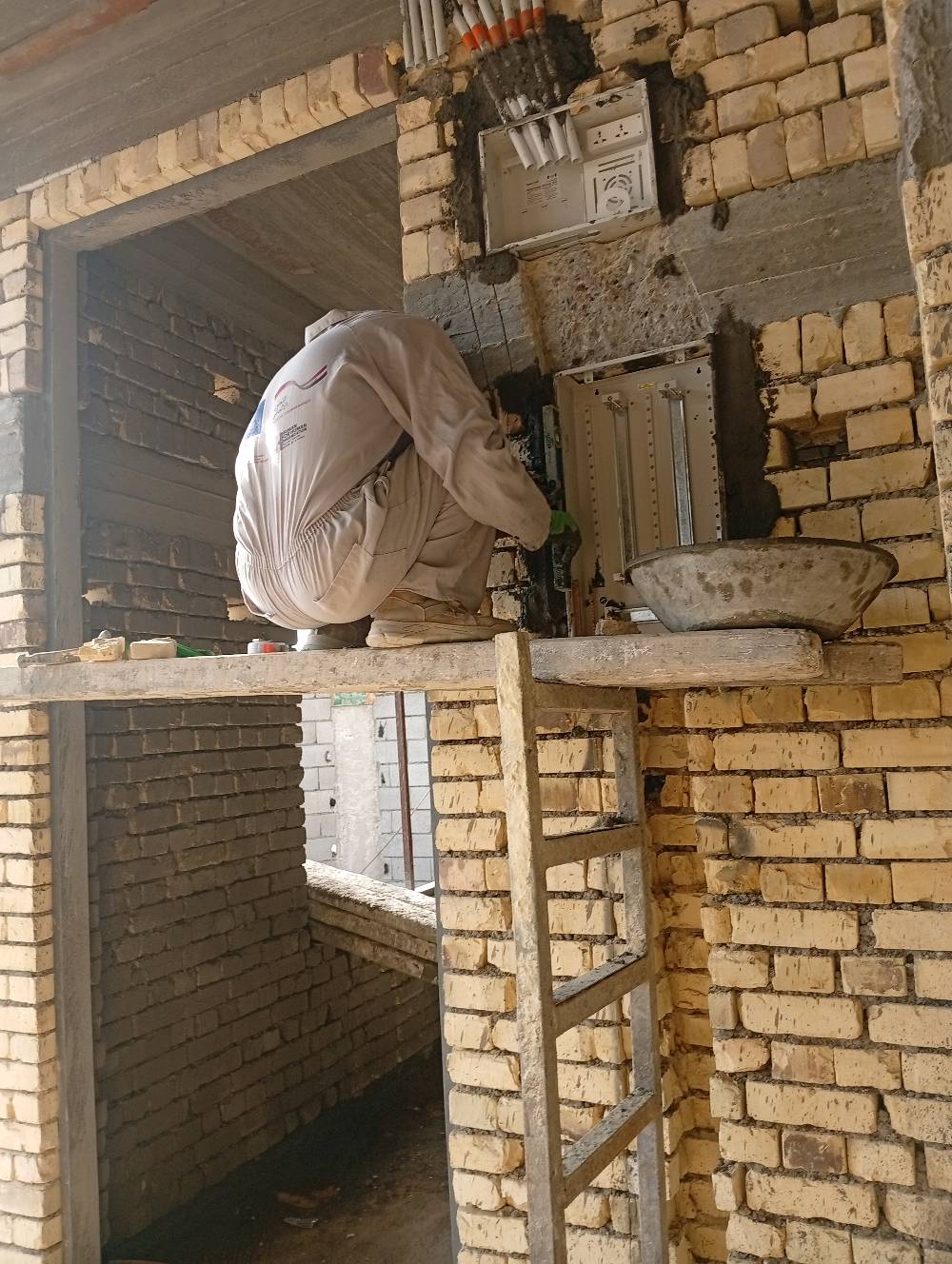 حفر تنزيل بوري كهرباء شرط علي الليزر حفر دقيق جدآ وتكعيد بوكسات سيركت بنل جر كيبل قص حائط بكل انواعه تثبيت بسمنت  بطريقه منتازه وفق الشروط المطلوبه لتواصل معي عندي مقاطع فيدوهات وعندي كثير بيوت تم العمل بها  وتوفقنا والعمل قطعي سواء بلوك طابوق او طابوق احمر وماشابه كلها عملت بها واعرف طريقتها 
