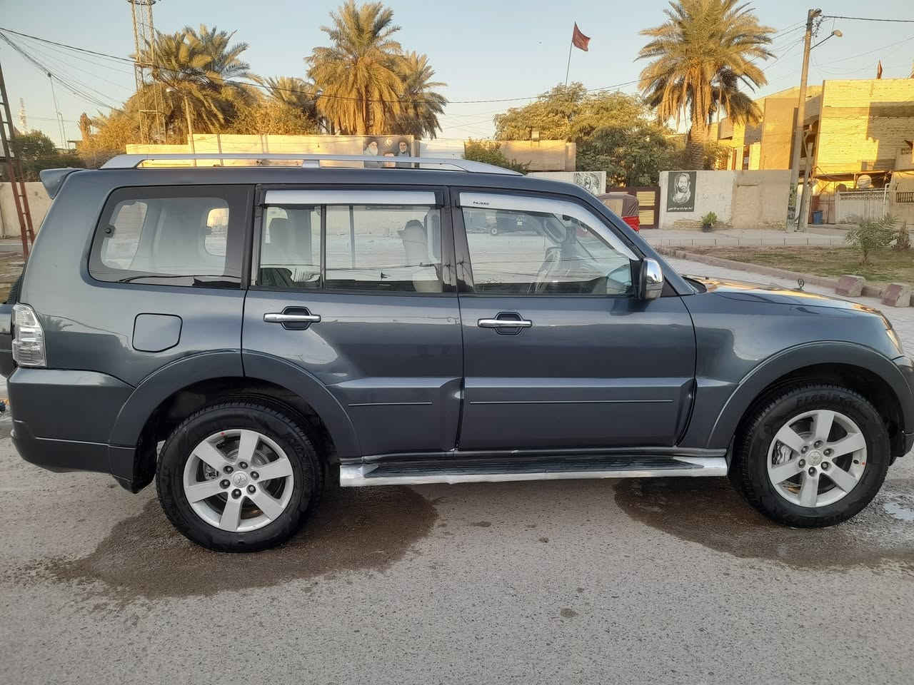 السلام وعليكم البيع باجيرو فول مواصفات واحد عله واحد سياره جديده ومكفوله من الضربه والصبغ موديل ٢٠٠٨ كشنين كهرباء ثلاجه بالجكمجه ٣قطع تبريد ثلج شاشه كامره اشاير ترحيب محرك ٣٨٠٠ تخم تاير جديد صدر جديد طسه معالجه رقم بغداد  مكانه السياره بغداد حي الجوادين السعر   ١٢٥ بيه مجال قليل الشراي السياره محدثه ١٨    (***********)
