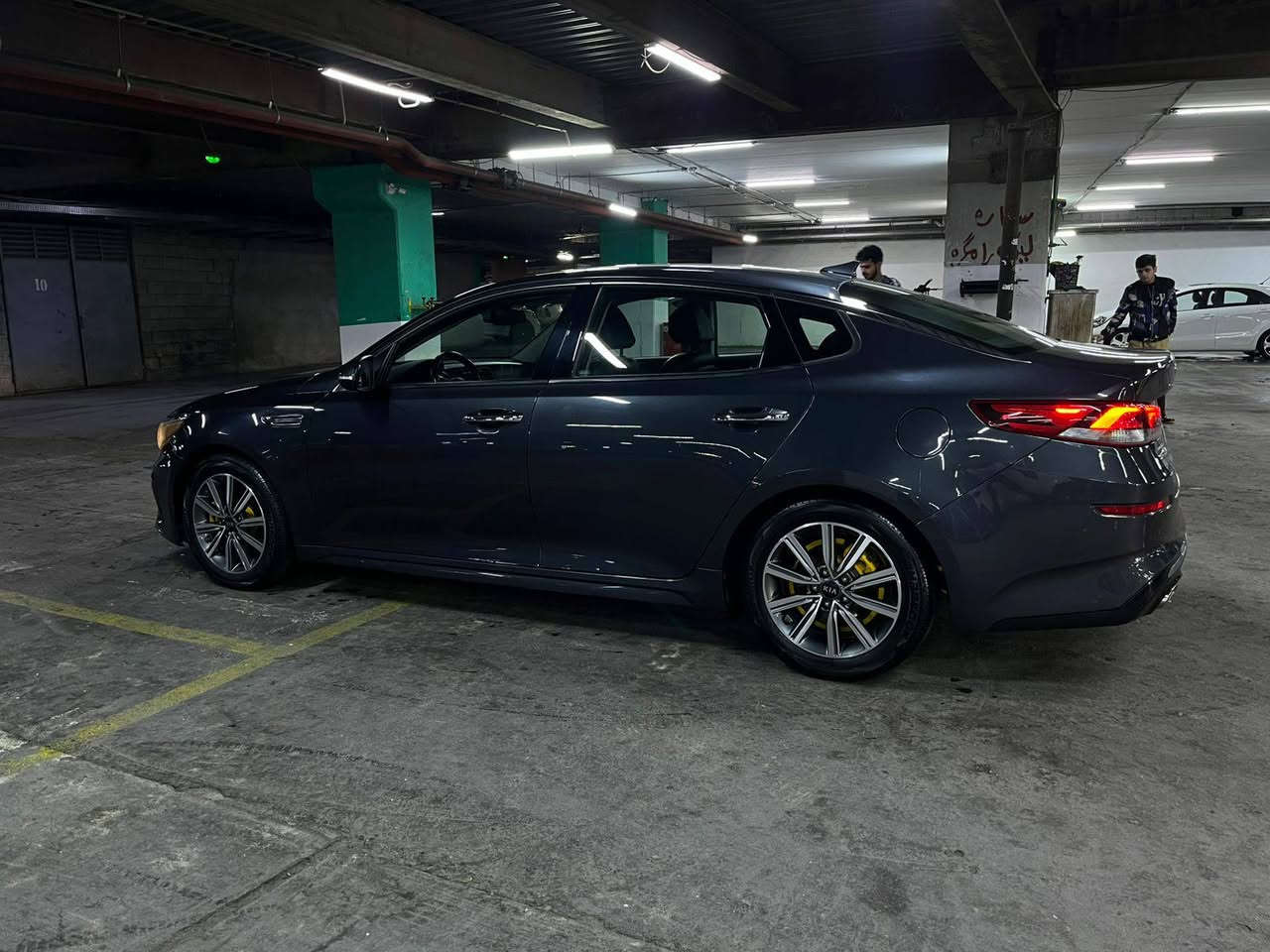 كيا اوبتيما 2019 EX
Kia Optima EX 2019

فول مواصفات ماعدا فتحة
🟠بصمة 
🟠كشن كهربائي
🟠كشن هيتر (تدفئة)
🟠انظمة قيادة (سبورت-عادي-ايكو)
🟠شاشة كبيرة
🟠كاميرة دوارة
🟠نقط عمياء
🟠حساسات خلفي
🟠تحكمات ستيرن
🟠تحديد سرعة 
🟠تحديد مسار 
🟠رادار
🟠رادار جانبي 
🟠اشاير بالمري 
🟠كشن كهرباىي
🟠ويل كروم 
🟠مانع انزلاق
🟠تبريد قطعتين

🛑محرك 1600 توربو 
🛑العداد 60 الف ماشية السيارة
ماشية 22 الف بامريكا وخلال 5 سنوات مشيتها فقط 38 الف على ايدي 
🛑سيارة نظيفة 100‎%‎ قبل فتره تخم تايرات ياباني وايضا ادامة لمنظومة البانزين
🛑مكانها اربيل
🛑الضرر سرقه جاملغ امامي مثل الصورة بدون دواخل بدون ايرباك
م/رقم شاصي مرفق مع صور

🟠سعر 132 ومجال بسيط بيها 
اتصال او واتساب *********** أربيل, العراق
