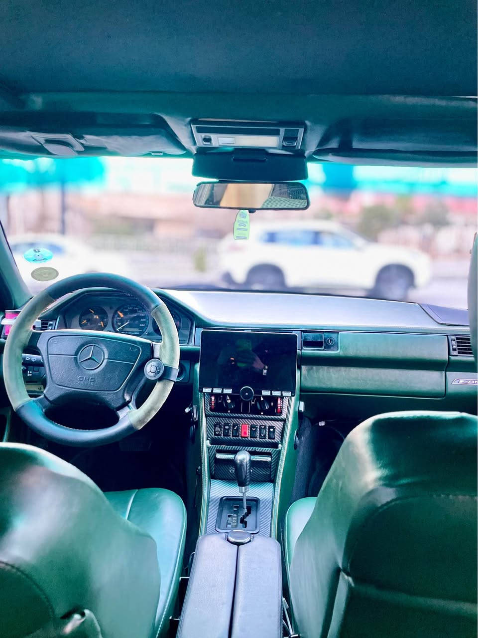 سەرەتا بەناوی خواگەورەو مهرەبان
تاقانەی هەموو عیراق mercedes benz E 300
بۆفرۆشتن مودیلی 1990کامل کامل کراوە بە 1995سەیارەکە نموونەیەلەجوانی کامل مواسەفاتە کوشن جڵد و سڵایت و چوار جام کارەبای و شاشەو کامێرای پێشو دواوە قفڵ مەرکەزی 
کامل بۆیاخە لەسەر ساخی بیدەعموو و لیدراو هیچینەیە✅
مەکینەی vvit3000لەسەرە تەبردە✅
ئاڕمی پلاستیکی سڵێمانی بەشەرتی غرامەو بەناوکردن و هەمووشتیک ✅
ئاڕم و ژنگەو ڕێگاو بانی تازەیە✅
هەموو گیانی سەیارەکە بەشەرتە عبوو عاری نیە زانیاریەکان هەموویان نوسراون ئەگەر موشتەری نیت تێل مەکە سەری منیش و خۆش مەئشێنە سەیارەکەی هی مەعرەز نیە هی ماڵی خۆمانە ئەی فرۆشین شوێن سلیمانی*********** السليمانية, العراق
