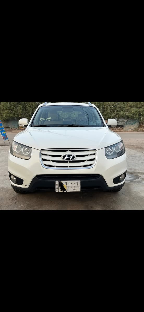 السلام عليكم هيونداي سنتافي
2012 الشركة العامه 
كفاله عامه من كل النواحي عده بارد بلجاملغ مال صدر فقط عدا ذلك كفاله عامه 
مواصفات السنتافي معروفه 
مري شفط 
جام كهرباء 
اشاير مري 
ثلاجه 
تبريد 3 قطع 
7 راكب 
شاشه 
تحكمات ستيرن 
تحكم المري كهرباء 
منضومه زنون 
باقي المواصفات معروفه ✅✅ 
ماشيه 158 كيلو حقيقي 
شرط ترايها مال زيرو 
بانزين كله محسن ودهن كله اصلي نضيفه جدا جدا السياره 
السعر171 وبي مجال للشراي مكاني بغداد المشتل 
للاتصال على الارقام التاليه *********** 
***********
