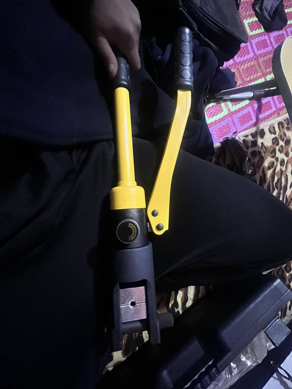 السلام عليكم 
معراجه جديده بلكارتونه هيه وغراضهه 
السعر ٢٥ الف 
بغداد الامين 
***********
