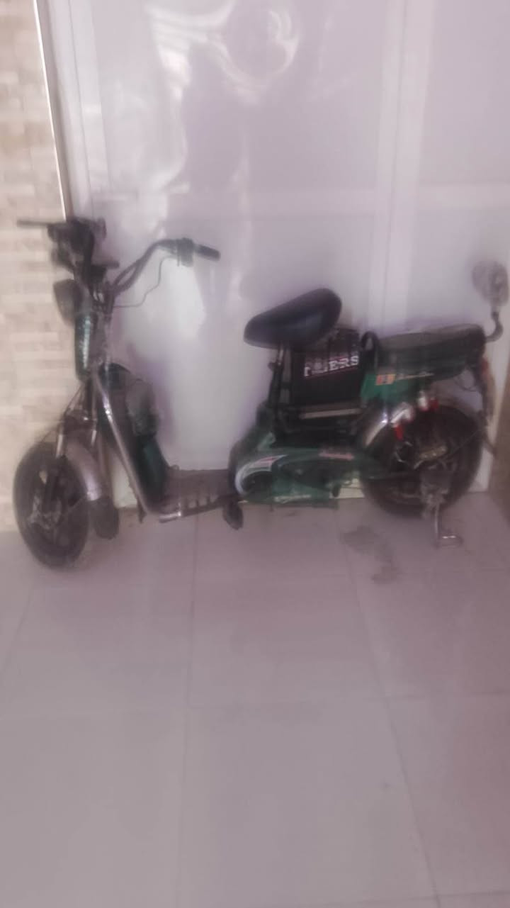 دراجه للبيع  كلشي بيها مكفول تحتوي ع أربع بطاريات وأربع سرعات شحنها كلش حلو فقط الكفر الأمامي مكسور بنقل السعر ١٧٥ وبيها مجال عنوان هولير نوى Singapore


**إذا كنت صاحب هذا الإعلان وتريد حذفه لأي سبب، رجاءا أرسل رسالة إلى الدعم الفني**