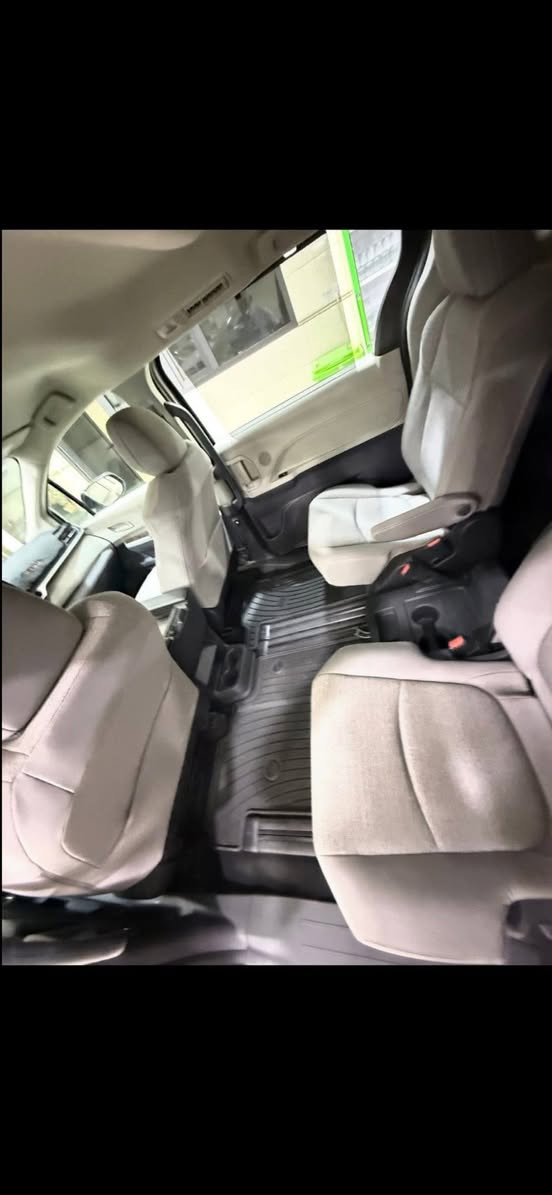 السلام عليكم 
سينا (2023) امريكي ضررها جاملغ بارد فقط والباقي كفاله عامه رقم بغداد  تحويل مباشر مواصفات 
بصمه ابواب 
بصمه تشغيل
شاشه 
سايد بريك بصمه
اوتو هولد 
كامره خلفيه 
ومواصفات السينا  معروفه جديده 
السعر/325 ورقه وبيها مجال
للاتصال//***********
