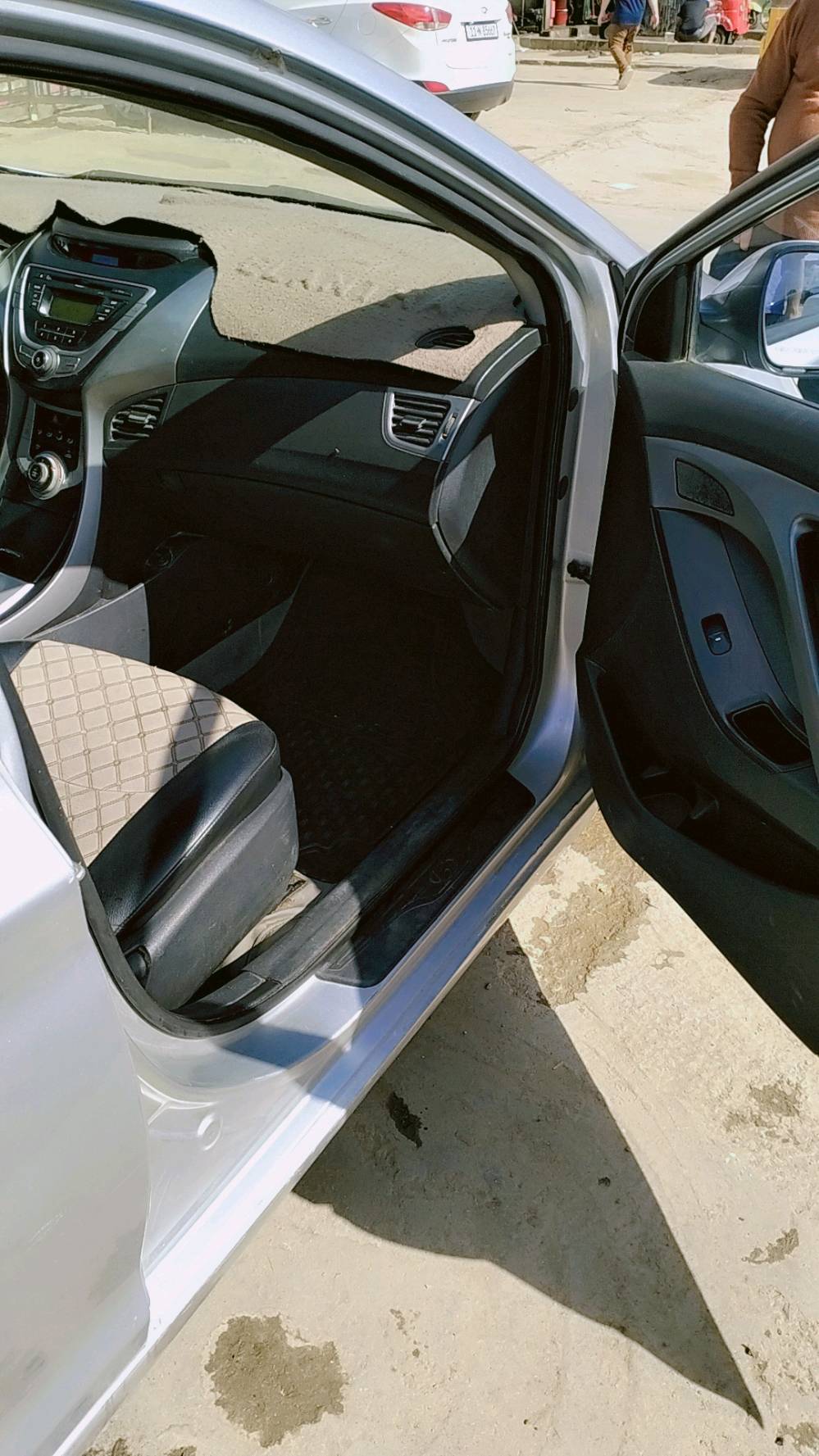 السلام عليكم النتره بيع موديل 2012 
نضام ايكو شفط مري اشاير بالمري حساس خلفي فول تحكم استيرن مكينة 1600 لا دوانس ولا تبخير ولا تنقيص كير مكينه تبريد تدفئه خير من الله صدر جديد تخم تاير باتري جديد سياره متعوب عليها وكله على ايدي لا صبغ ولا تبديل بس صبغ البنيد اثر اجراد ولباقي كله مكفول شكل سياره مثل البصوره وبعد احلى نصبه تخبل رقم واسط انكليزي مكاني حي الزورا بغداد 