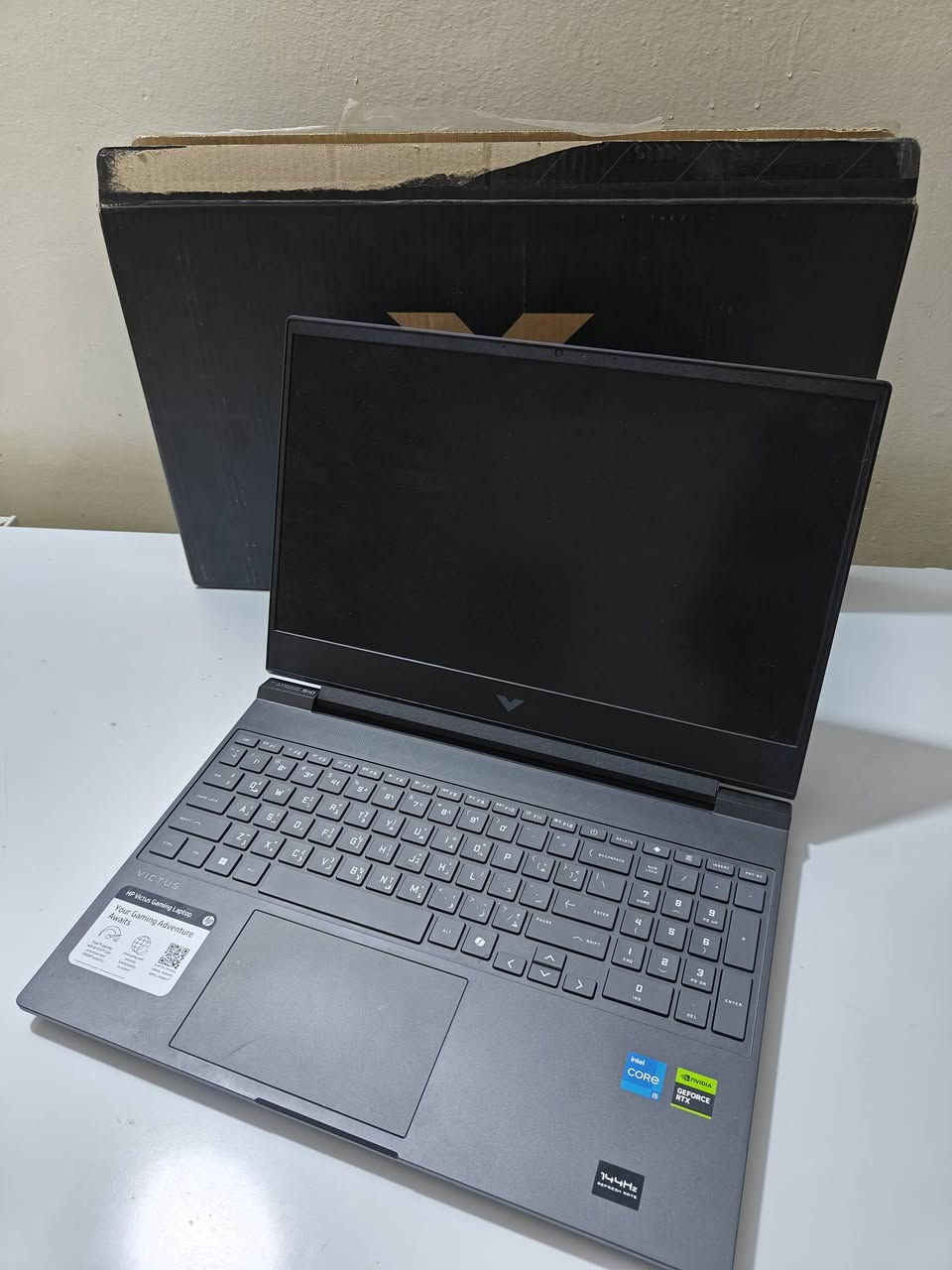 hp victus 15-fa2013dx
i5-13420H
3050 6gb GDDR6 VRAM
m.2 -1TB 
ram -16GB DDR4-3200 
15.6-inch FHD 144Hz
اصدار 2025!!!
بالكارتون مستخدمها استخدام خفيف شهرين
تشغل كل الالعاب وكلشي ببالك ومرتاحة. 
شاحنة 120w وياها+ ملحقات هدية كيبورد ميكانيكي ب50 مشتريه وماوس ب20 وسماعات ب70 وي اللابتوب انطيهم ماحاسبهم عليك.
قفل من الاخير 900 الف
مكاني الديوانية ماعندي توصيل 
***********

