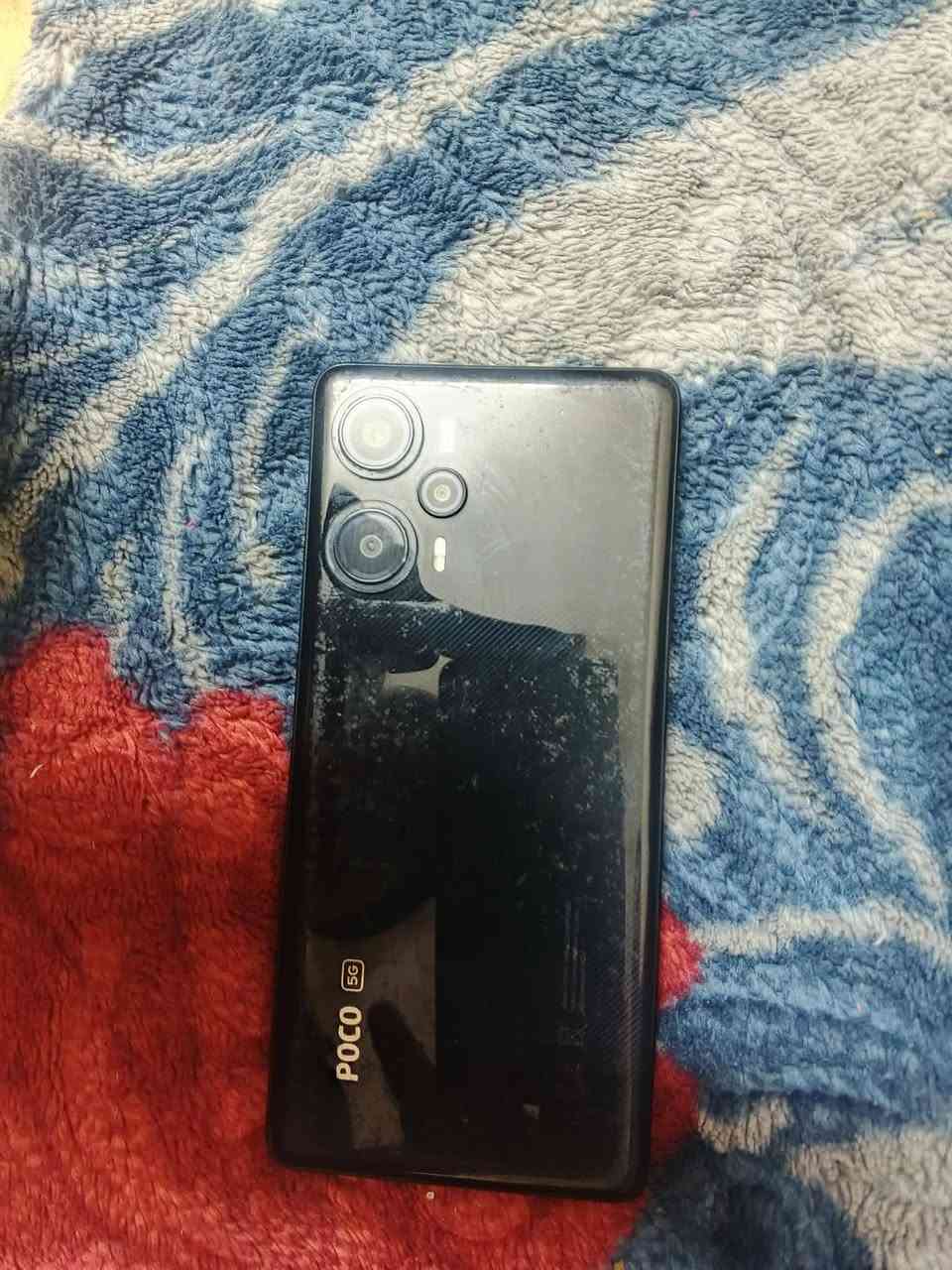 السلام عليكم جهاز نظيف جدا بس الظهر مثل ما موضح عدكم من ورى الكڤر غراضة كاملة كارتون راس الشاحنة 67 w جهاز آخذة افتر بي الدنيا كلها لا مفتوح ولا مصلح ولا مبدل بي اي شي  السعر 240 الف  ما عندي توصيل ابد مكاني بغداد الشعب هذا رقمي تفضل واتساب ***********
