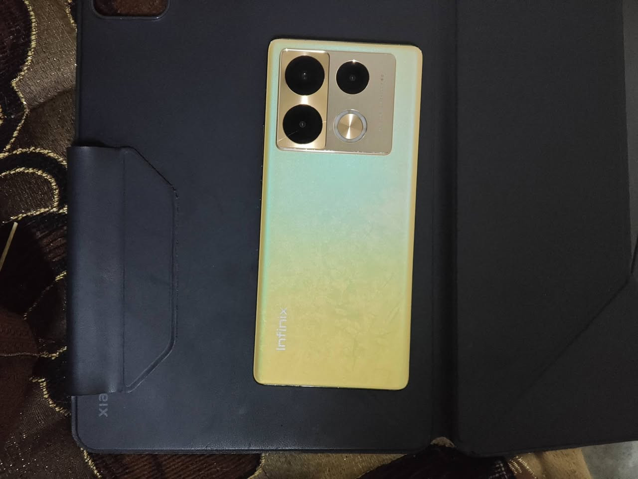 جهاز ان فنكس نوت 40 برو. بي بس فطر اجامه مال الكاميرات مثل ما موضح شاشه مقوسه  ويرهم مراوس ويه ايفون شعندك نزل200الف   ***********
