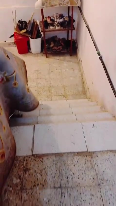السلام عليكم  عندي  شقه بلعمارات السبعه للبيع سند مضمون ما مطلوبه طابق ثاني كلش نضيف الشراي يتفضل خاص او يتصل على هاذا الرقم  ***********
