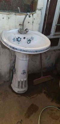 مغاسل عدد ثنين وحده ٢٠ الف   عنوان حله شارع الحسينيه  07818665605