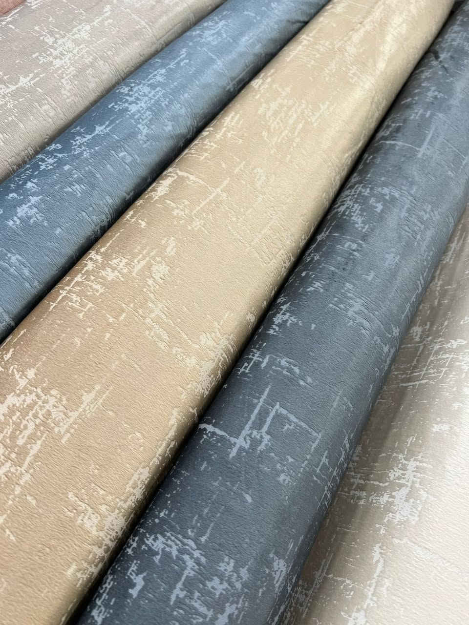 السلام عليكم زبائننا الكرام 
 
اليوم وصلت ستائر سادة قديفة مطبع الخامة الثقيلة 

العرض: 4 م
الطول: 3:25 م

السعر:  20 الف💰😍(بالنقد فقط)

 الالوان:  9 موضحة داخل الصور

للحجز واتساب ***********

العنوان /الديوانية/الحمزة/شارع الهوى/بالفرع المجاور لكوزمتك حامد دايم🌷

توصيل لجميع محافظات العراق🚗🚗
