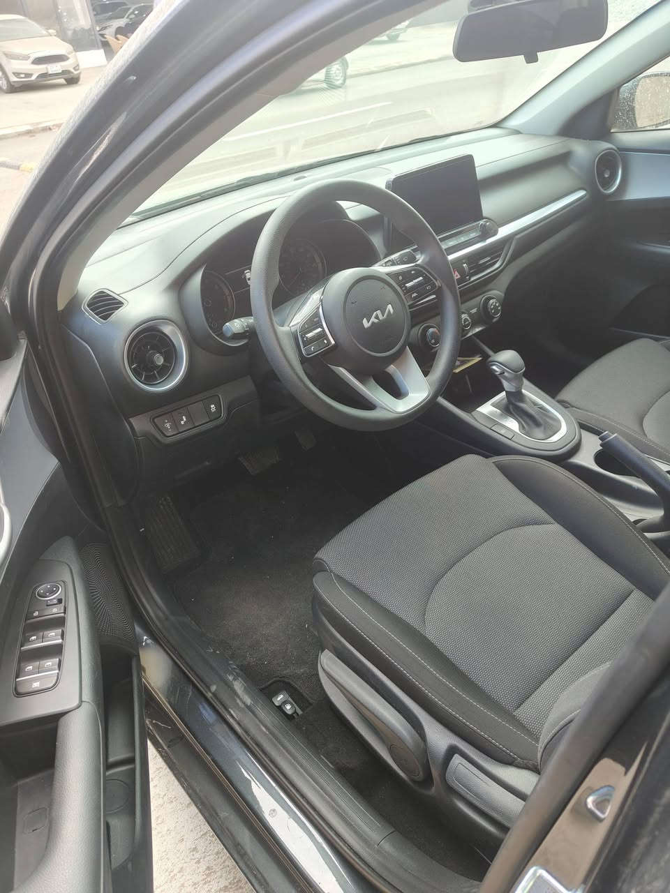 فورتي 24 ماشي 15
بيها بارد بين الباب والجاملغ بدون صبغ السياره 
مواصفات Lx نص فول كاتي تترقم شمالي 
مكان السيارة موصل 
***********
***********
