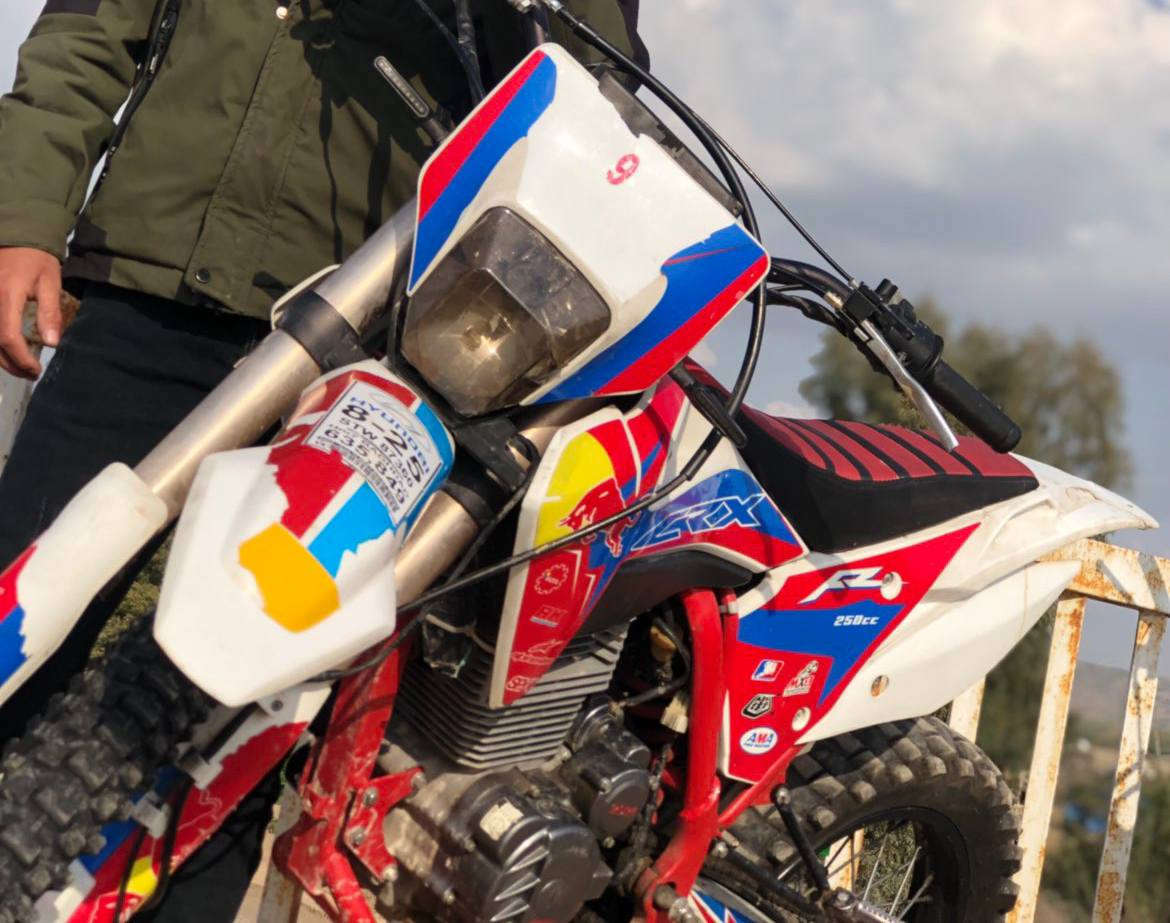 سڵاو لەهاوڕیانی گەروپ ئیم سیئاڕ ئیکسمان هیناوە بۆ فڕۆشتن مۆدیل2024مکین 250cc
مکین کپس هەرکسیک موشتری پیوندیمان پیوە کات
 ***********
