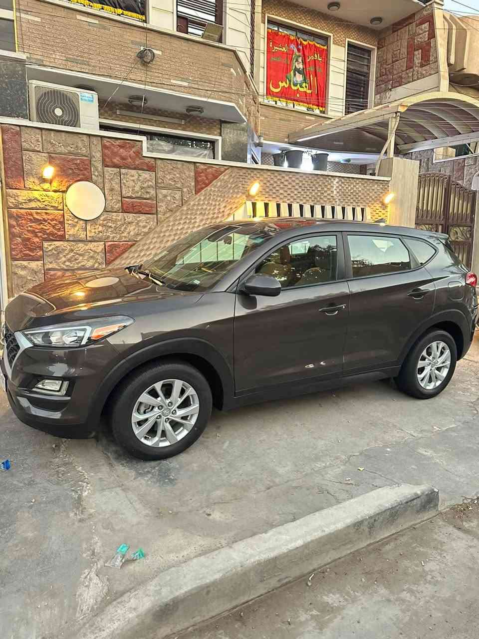 السلام عليكم هونداي توسان موديل 2019 وارد امريكي حادثه باب الصدر 3طلقات فقط ومصبوع سياره بدون حادث مكفوله من التبديل والبارد بدون ارباك سياره جديده بل كارتون ماشيه 55الف مواصفاته نص فول سايد بريك دكمه شاشه كار بلي نفكيشن كامره دواره رادارات 5ويل كب داخل بيجي باقي مواصفات معروفه رقم بغداد سياره مال جناي جديده السعر 162مكان بغداد الامين الهاتف ***********
