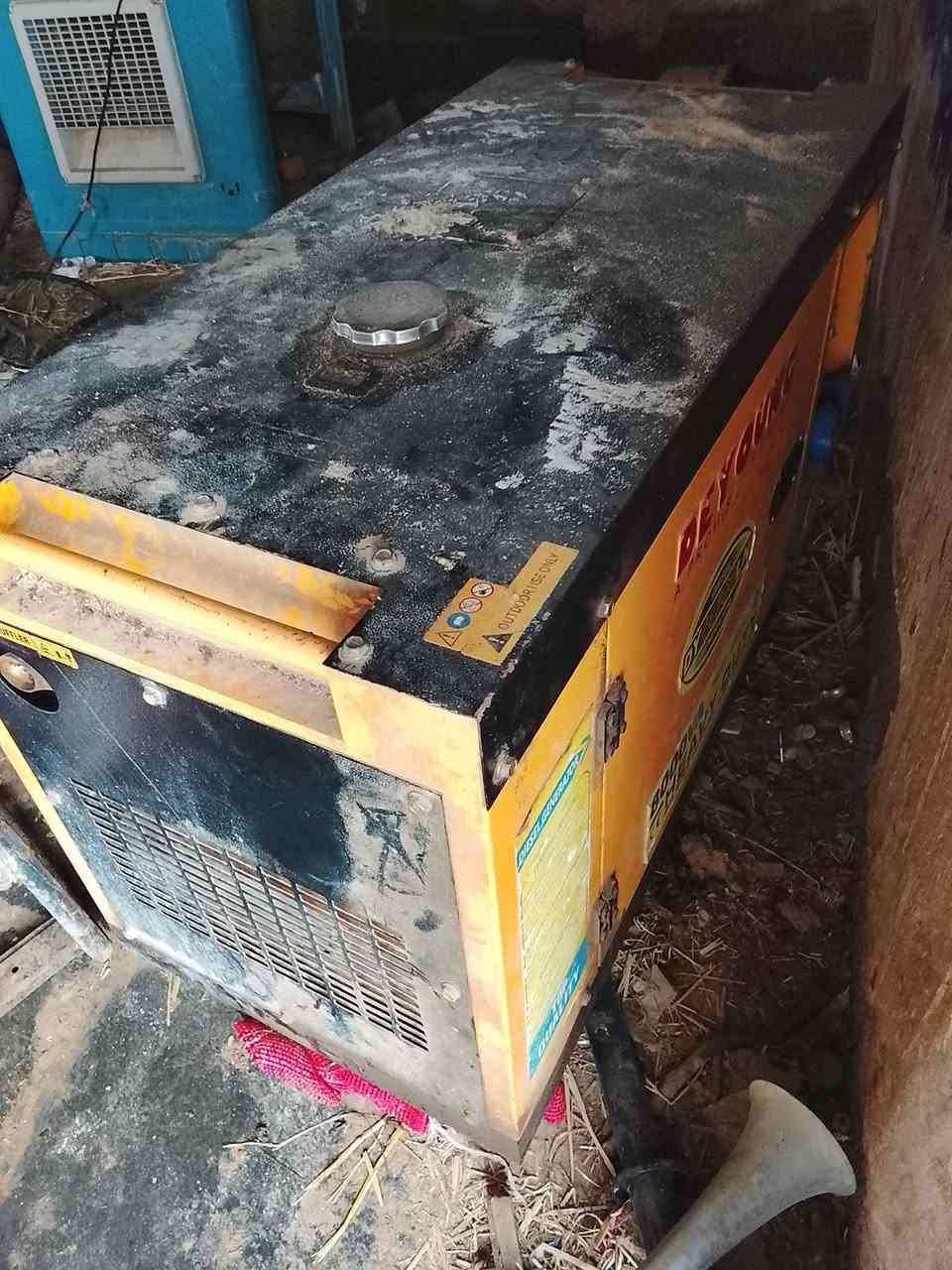 مولد كامه كاتم للبيع مستخدم قليل واسط الصويره سعر 700وبيه مجال ***********
