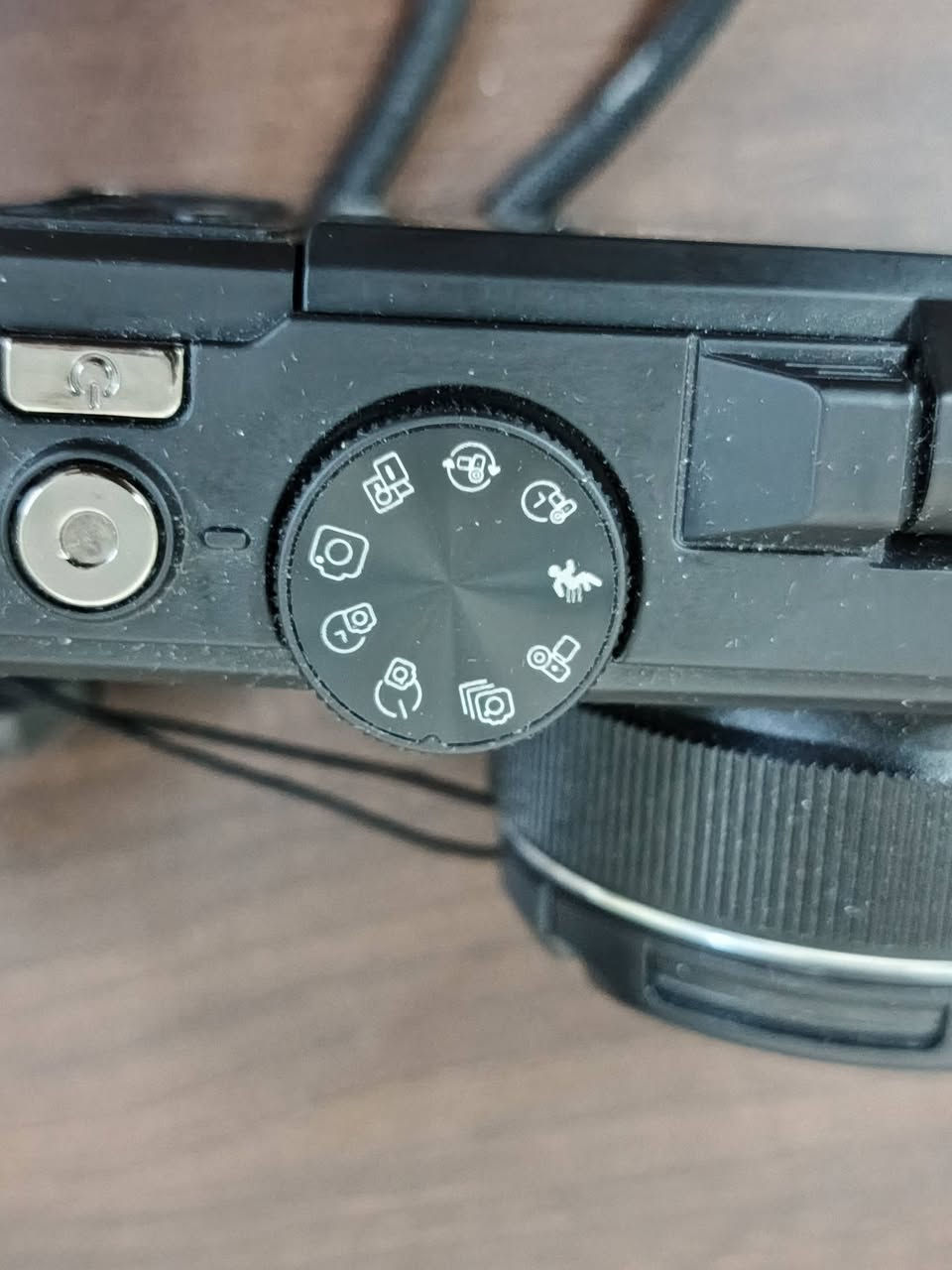 متاح كامرة للبيع 📷
تصوير الفيديو 4k 
تصوير صورة بدقة 64 
كامرة نضيفة كلش 
بطارية خارجة 
بيها أكثر من وضعية تصوير 
السعر 30 
العنوان الموصل الايمن 
التواصل ***********
