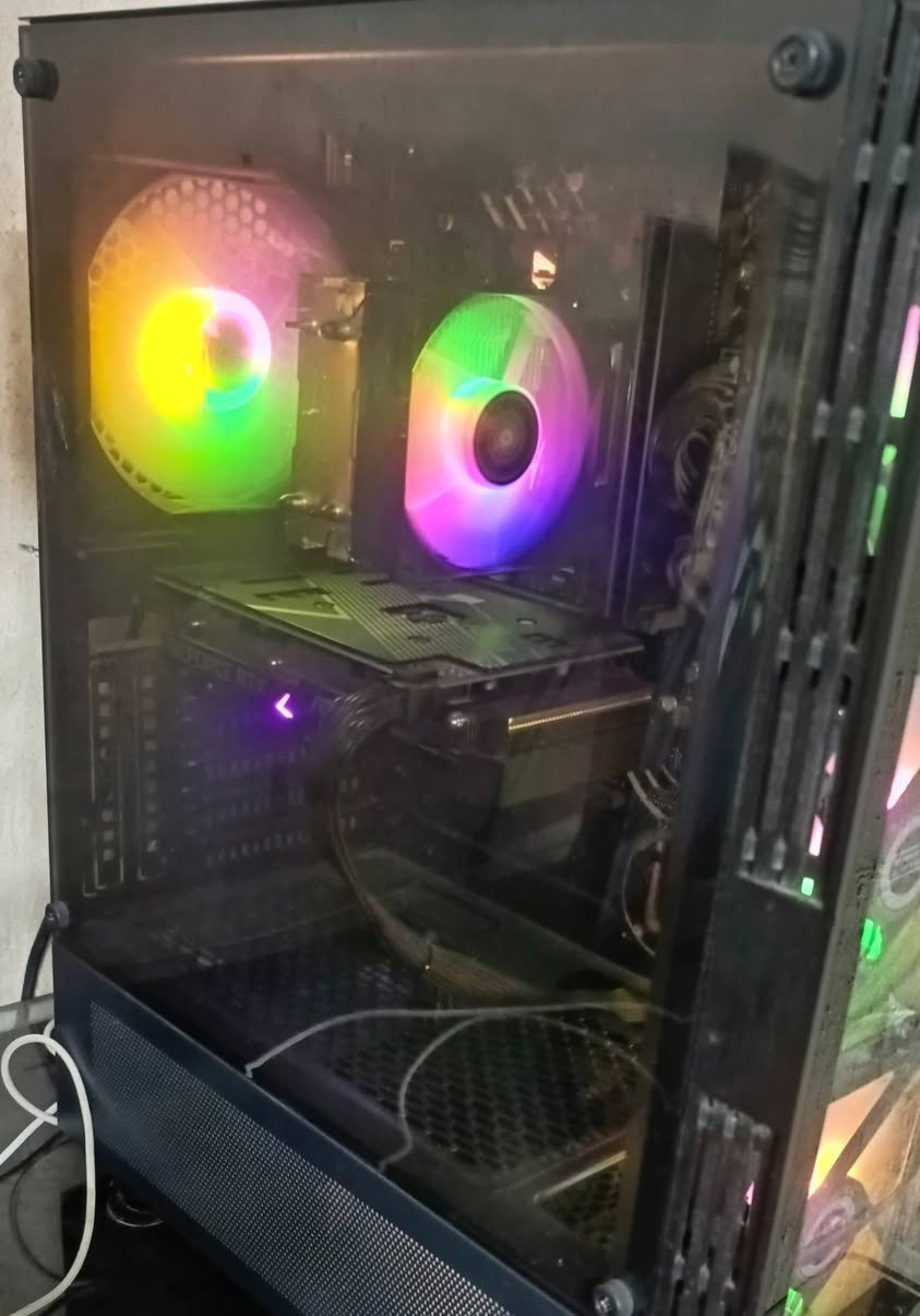 السلام عليكم تجميعة مستعملة فترة قليلة حيل اقل من شهرين
المعالج Core i5-12400F

كرت الشاشة ASUS RTX 3060 12G OC (GEFORCE)

لوحة الام مذربورد ASUS PRIME H610M-K D4 ARGB 

الرامات RAM 16G 8×2 MT/s 3200MHZ

مساحة التخزين 1T M.2 NVMe SSD(Windows 11 Pro)

الكيس CASE 4FAN RGB 

باورسبلاي GX Sport (RUIX) 650W
 
المبرد X2000

السعر 900 دون تغير لن منزلها 50 سألت مختصين على شخوط الموجودة على باب الكيس بسبب ستيكر جان موجود فشلته وضل اثر ف50 اكثر رقم تنزلة عليها 
*تجيك ويا هدية ماوس و كيبور من REDRAGON سعرهن بالسوك 45 الف + ماوس باد جلد طول اعتقد 90×40***

ملاحظة/ الكل يدري بالاسعار حاليا راح تصعد فصعب تلكة هيج سعر منا ورايح
للتواصل/ *********** - متوفر واتساب
