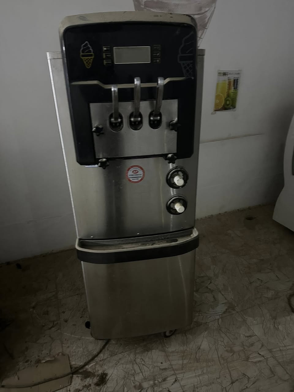 السلام عليكم
ماكنه سوفت صيني 
عارضه كيك ايراني 
عارضه كيك صيني اطلر مرمر طول متر ونص
عارضه مقبلات وآيس كريم قياس متر ونص اطار مرمر 16 بلام
استفسار ***********
غير متواجد بل بلفيس
