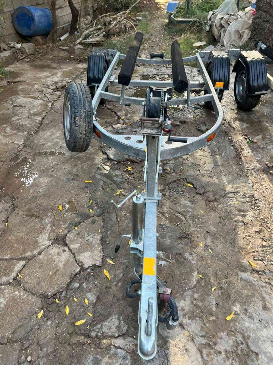 سلام عليكم- عربانه جت اسكي اخير 2 جديدة كارتون زوج تاير +اسبيرجانبي // حديد غير قابل الصدا يعني انسى تعمير أو صبغ كل موسم جودة جدا عاليه بل حمل وخفه وحركه انسيابيه عالية هوك قفل صجمه حملات جت وسط متحركة يعني تكدر تتحكم بي ارتفاع ونخفاض الجت+جك متحرك عالي الوزن كهربائيات جاهزه مع دبل بك لايت وفيشه ربط مباشرة على السيارة اضافة الى بكرة حبل سفيفه عريظه رولات+جملغات زوج بولبرن مرين ضد ماء يعني مو بل شارع(ويتفلش ) سعر 11$ واذا اتريد تحسبها على العمل الحديد تقريبن نفس الكلفه وقت و تأخير واقل قوه وكل موسم لازم تصبغ وتعمير  ويمكن تتحول إلى بدي نقل حسب الرغبة اتصل وتدلل ***********
