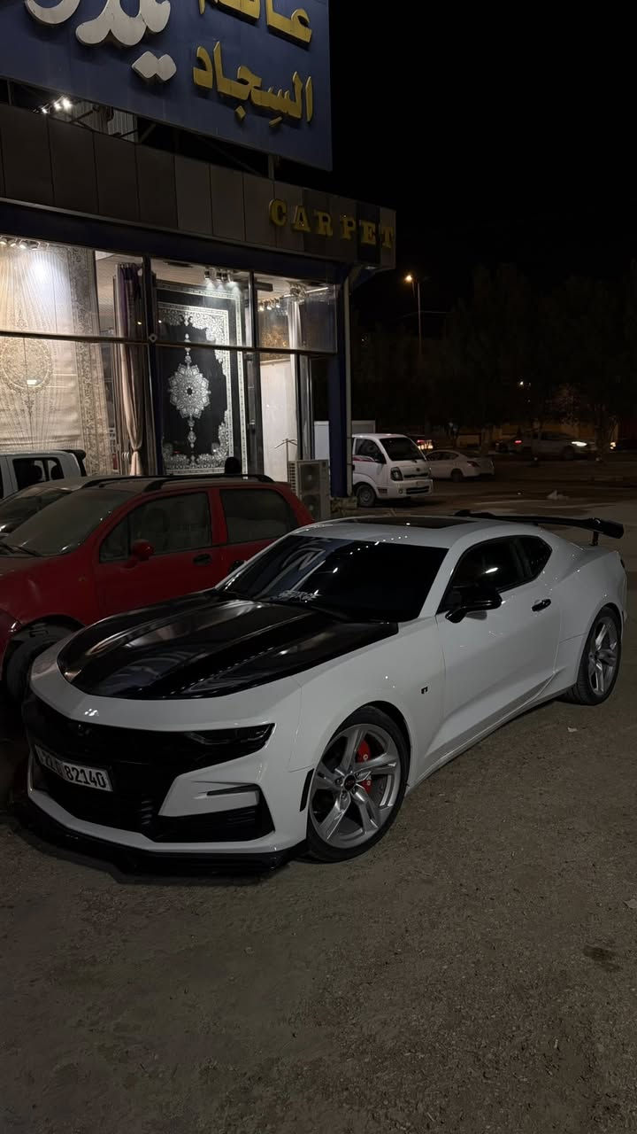 السلام عليكم 
السعر 215 وبي مجال بسيط 
كمارو 2021 V6 عشر نمر 
رقم اربيل بأسمي 
ماشيه 24 ميل بالعراق وبأمريكا ماشيه 38 ميل
قطعه وحده صبغ حادث امريكا جاملغ امامي وهنا بالعراق بدلت قبق الجنطه لون بلادي والجنطه القديمه موجوده اللغود والشواصي كفاله
مكينه كير كهربائيات كفاله السياره دهن كله اصلي وبانزين سوبر/محسن معتني بيها على اخر حبه
مواصفات السيارة 
فتحه 
اكتف كزوز
بگ لايت سموك
كشنات جلد 
شاشه لد
الاضافات الي عليها.
بوليش ونانو سيراميك ضمان سنتين صارله اقل الشهر من مسوي
والبنيد مغلف ppf اسود لامع
لايتات متغير 7 الوان 
عدسة الشيطان متغير 7 الوان 
بلاجكتورات RGB اكثر من 300 لون وحركه 
وشرط الوحيده بالعراق بهذا الموديل بجم كامل متغير
دفيوزر وزعانف 
لدات دفيوزر
اضائه داخليه محيطيه زرع 
لدات جانبيه سموك 
فجوج 6 بستم 
تخم تاير جديد 
خلفي 275 امامي 245 
لحيه وسبويلر 1le ومري باتمان وقبق بانزين وشفقه جامه خلفيه
حداديه جديده خلفيه اماميه  السيارة نقص برغي واحد مابيها من الدعاميه للدعاميه
مكانها نجف 
***********
