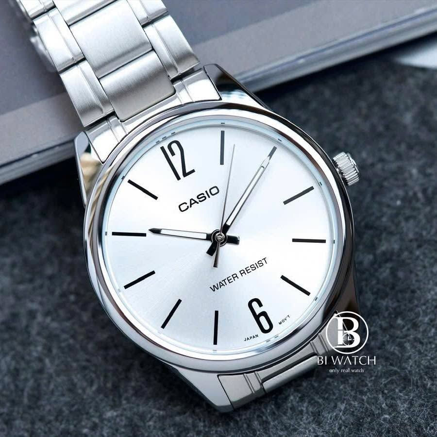 بسمِ الله ، والصَّلاة والسَّلامِ عَلَىٰ رَسُولِ اللهِ  ﷺ.🌿
#مــزاااااد
ساعة #كَاسيو الأصلية ✅
ساعة كاسيو كلاسيك
MTP-V005D-7B للرجال
، بطارية العمر التقريبي لها 3 سنوات 😍

#يبدأ المزاد من 25$ والرفعة أقل شيء 5$ والتوفيق من الله للجميع 🤲🌸

 والسوم بالدولار$

#يبدأ من الآن و #ينتهي يوم غدٍ إن شاء الله الساعة الخامسة مساءً 

 ☑️ للأعتماد أولاً : أرسال العنوان الكامل ورقم التلفون .

والتوفيق من الله للجميع 🤲

🔹🇯🇵 CASIO 🇯🇵 🔹

🔴 المواصفات :
▫️ كاسيو الياباني الأصلي 
▫️رجالي 
▫️مقاومة للماء ✅
▫️سير ستانلس ستيل مقاوم للصدأ 
▫️كوارتز بطارية
▫️العمر التقريبي للبطارية 3 سنوات
▫️مشبط قابل للطي
▫️القطر 40 ملم

🔹الحاله جديد بالستيكرات 😍
وتكدرون تبحثون على تفاصيلها أكثر 🌹

🔸 تأتي مع العلبة+الضمان + العلاكة.. 

🚖 يوجد توصيل الى جميع محافظات عراقنا الحبيب 🚖


**إذا كنت صاحب هذا الإعلان وتريد حذفه لأي سبب، رجاءا أرسل رسالة إلى الدعم الفني**