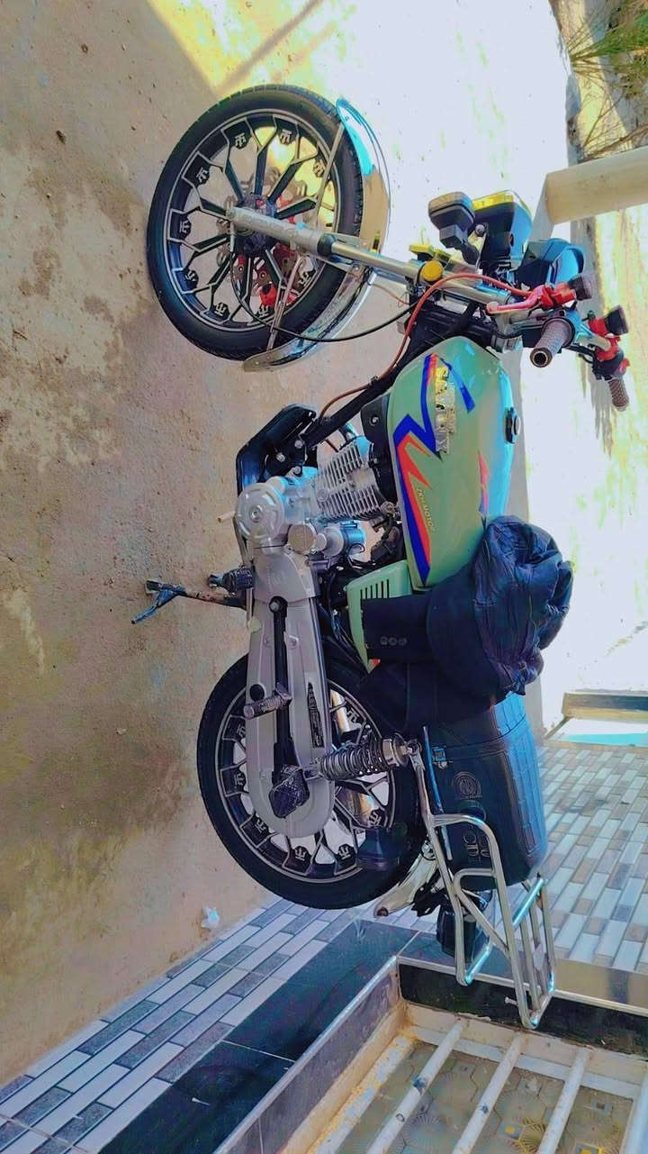 يا الله سلام عليكم دراجة سيفان البيع موديل ٢٤ مكفوله كفاله عامه دراجه جديده وما متعوبه دراجه حلوه كهربايات كله شقال بشرط انضف من الصور بصمات شقاله عن بعد كهربايات كله شقال دراجه خير من الله ما ماشيه هواي دراجه انظف من الصور السعر ٧٠٠ وبيه مجال شراي اتصل وبيك خير وتدلل ***********
