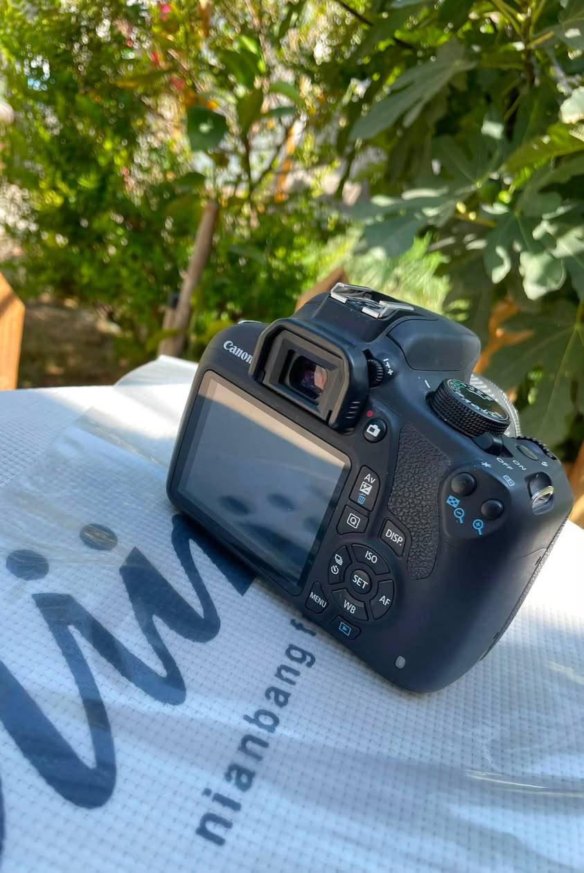 كانون
Canon 1200 D

الملحقات 

شاحنه 
حزام كتف
جنطه درع ضد الكسرر 
قرص تعريفي
عدسة 55.18
حزام جنطه

الكامرا نظافة 100% استخدام شي جداً بسيط
مكاني بغداد للاستفسار اكثر السعر ع واتساب *********** للاتصال.
