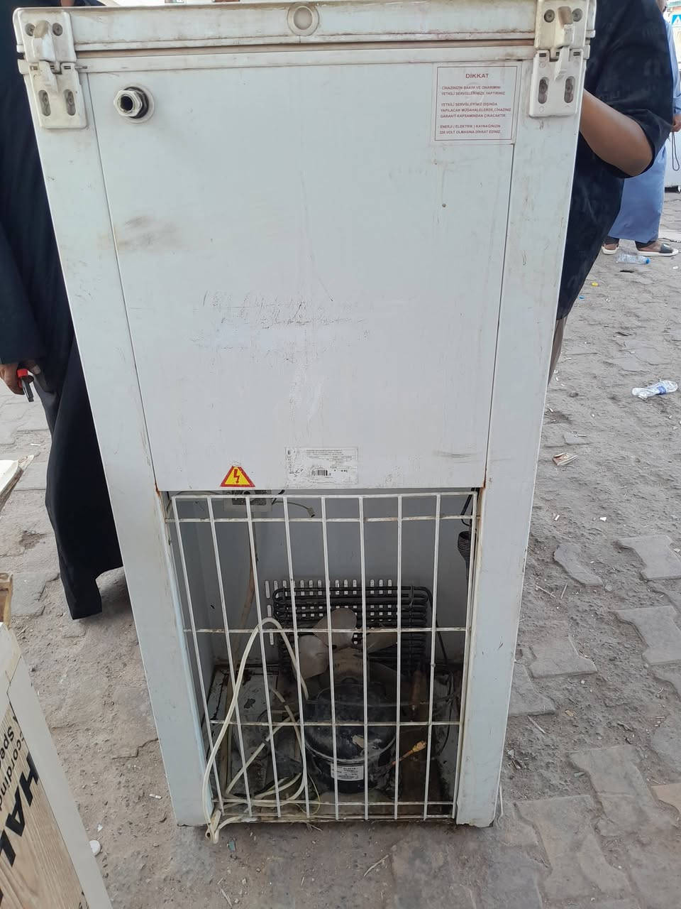 براد ماء شرط الشغل للبيع ب ٢٢٥ ناصريه مركز ***********
