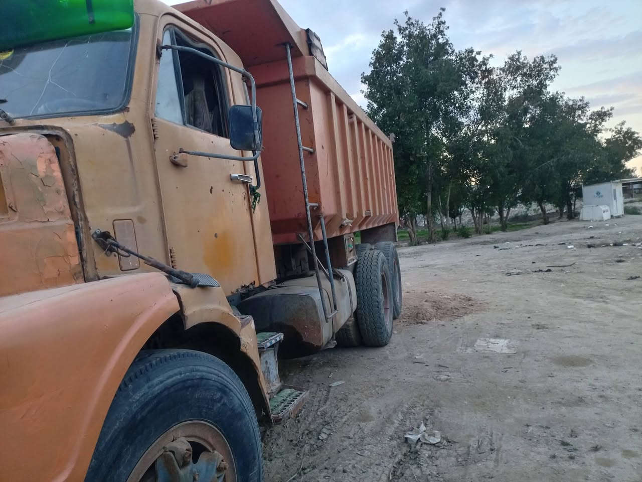 سياره لبيع مكان السياره نجف مكلف بنشر هاذا رقم صاحبه خاص مرد ***********
