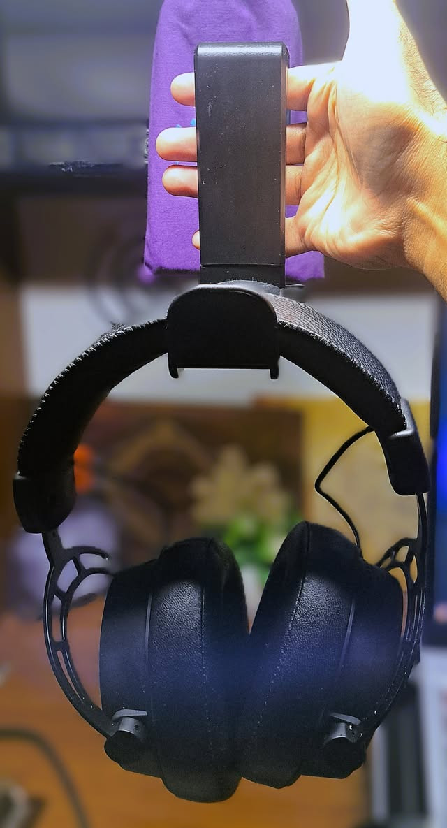 السماعة مو هواي مستعمله و شبه جديدة و نظيفة فول, كامل ملحقاتها موجودة و يجي وياها زوج كشنات اضافي يفيد للصيف يكون مضاد للتعرق, يجي تعلاكة للسماعة تنحط باي مكان عل ميز عندك و عندي فيديو الها وحدها, توصيل مجاني لكل محافظات العراق كركوك, العراق


**إذا كنت صاحب هذا الإعلان وتريد حذفه لأي سبب، رجاءا أرسل رسالة إلى الدعم الفني**