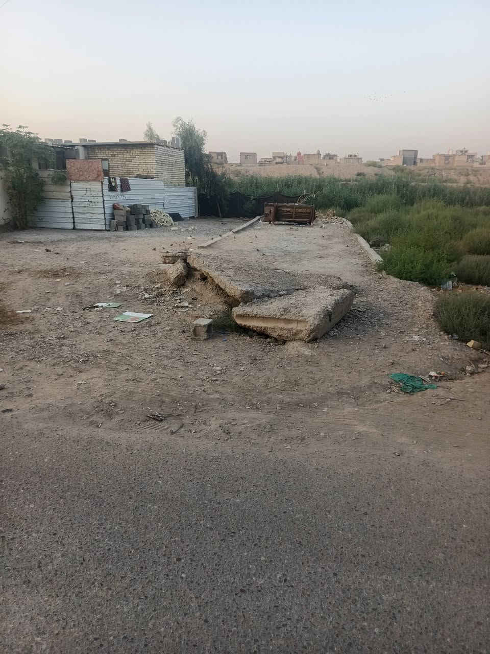 قطعه ارض لبيع بسعر بلاش مساحه 200
بدايت مربع ثالث مقابيل سواق حموشي
سند 25 تحولي باشر 
سعره مناسب 30 مليون 
تتقسم علا 100 متر طولاني يعني واجهته 10 ونزال 20
للاستفسار تصل ***********
او خاص
