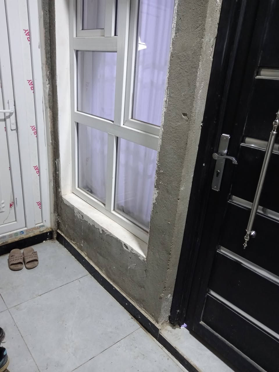 السلام عليكم بيت 50 متر زراعي للبيع بناء حديث قبل 4 أشهر يتكون من طابقين الطابق الأول استقبال ومطبخ وغرفة نوم وصحيات والطابق الثاني  غرفة نوم وبيتونه العنوان الواسطي قرب المعوقين قريب على طريق بغداد قرب تلة الآثار السعر ٦٥ وبي مجال للاستفسار الاتصال على ***********
