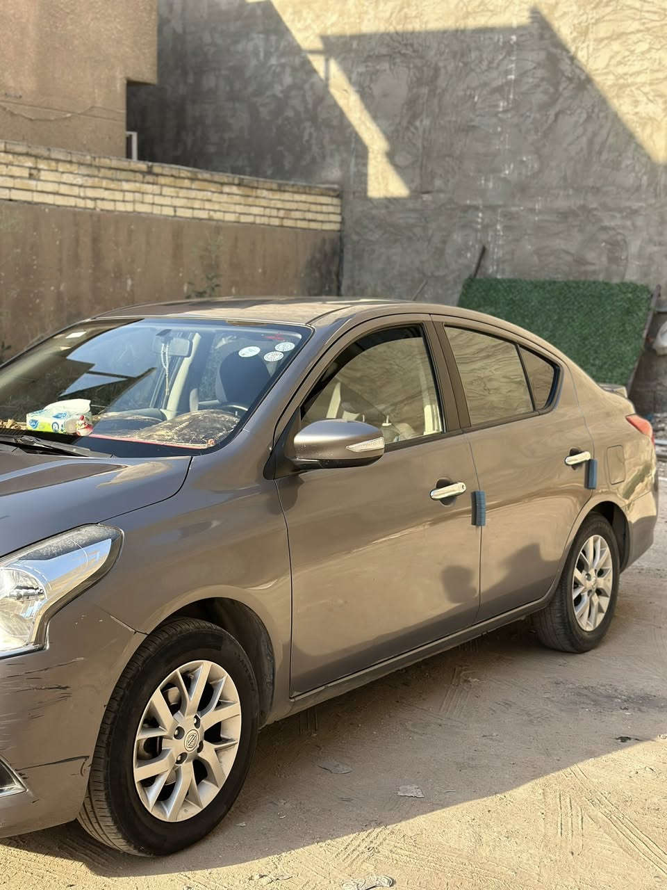 نيسان صني للبيع موديل 2023 سنويه باسمي  هزه جديدة جاملغ على حطته ورصعات بالبنيد كلشي موضح بلصوره 
112$ وبيها مجال
المكان بغداد
ملاحظه : اخذ سونار جديد 
***********
