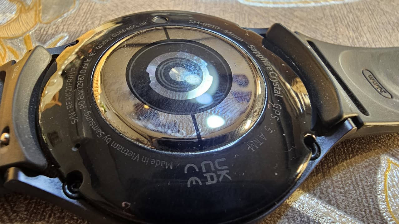 التفاصيل:
​الموديل: Samsung Galaxy Watch 5 (SM-R910).
​الحجم: 44mm (الحجم الكبير).
​الحالة: الساعة نظيفة جداً، الشاشة كريستال (صافية بدون خدوش)، البطارية أداء ممتاز (يومين تقريباً حسب الاستخدام).
​الملحقات: الشاحن الأصلي (Type-C) موجود.
​السعر: 140 الف (وبيها مجال ).
​المكان: الموصل


**إذا كنت صاحب هذا الإعلان وتريد حذفه لأي سبب، رجاءا أرسل رسالة إلى الدعم الفني**