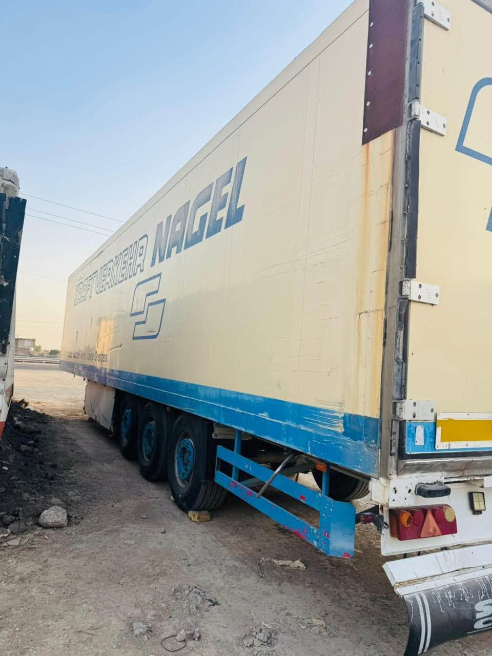 سلام عليكم براد شمتز ارتفاع 65 جهاز اسبير ثري ابو شاشه جهاز شغال براد جاهز للعمل لسعر 65 وبيها مجال كما موضح في الصور للاستفسار اتصل مكاني كوت ***********
