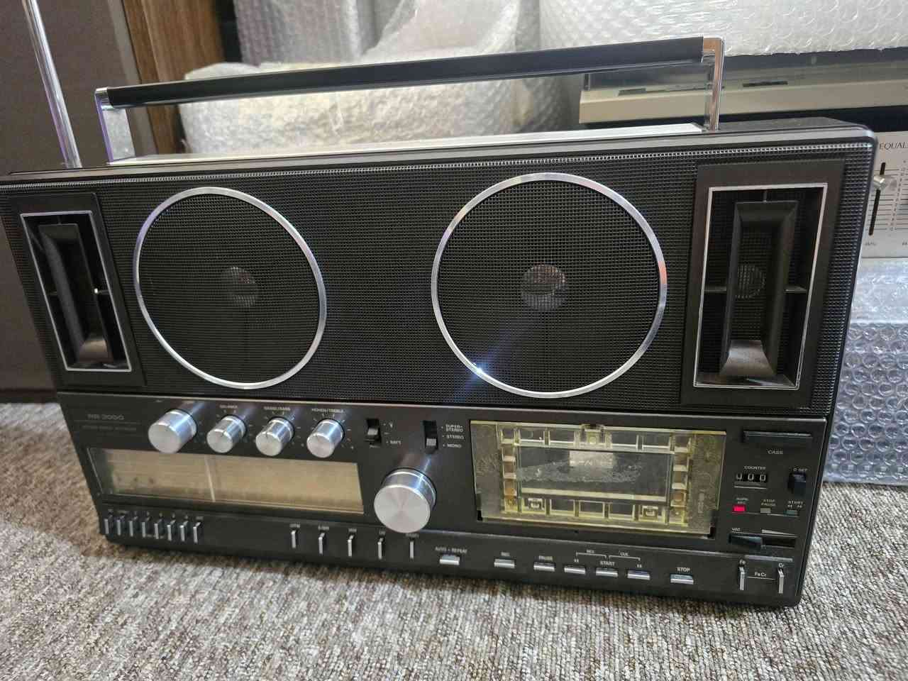 راديو مسجل. اكروندك. لماني. حجم كبير. قطعه. قديمه نوادر. مختلف. استريو. جهاز نظيف على ابلاد. فقط. كاسيت. مسجل. مايشتغل. يفتر. بوش صوت ماطور.  ابيع. راديو. شغال طبيعي. كل موجات. صافيه جهاز. ابيع. راديو شغال شرط مسجل محتاج صيانه. السعر. حتى. مااتعبكم. 100 مع توصيل. مكاني سماوه ***********
