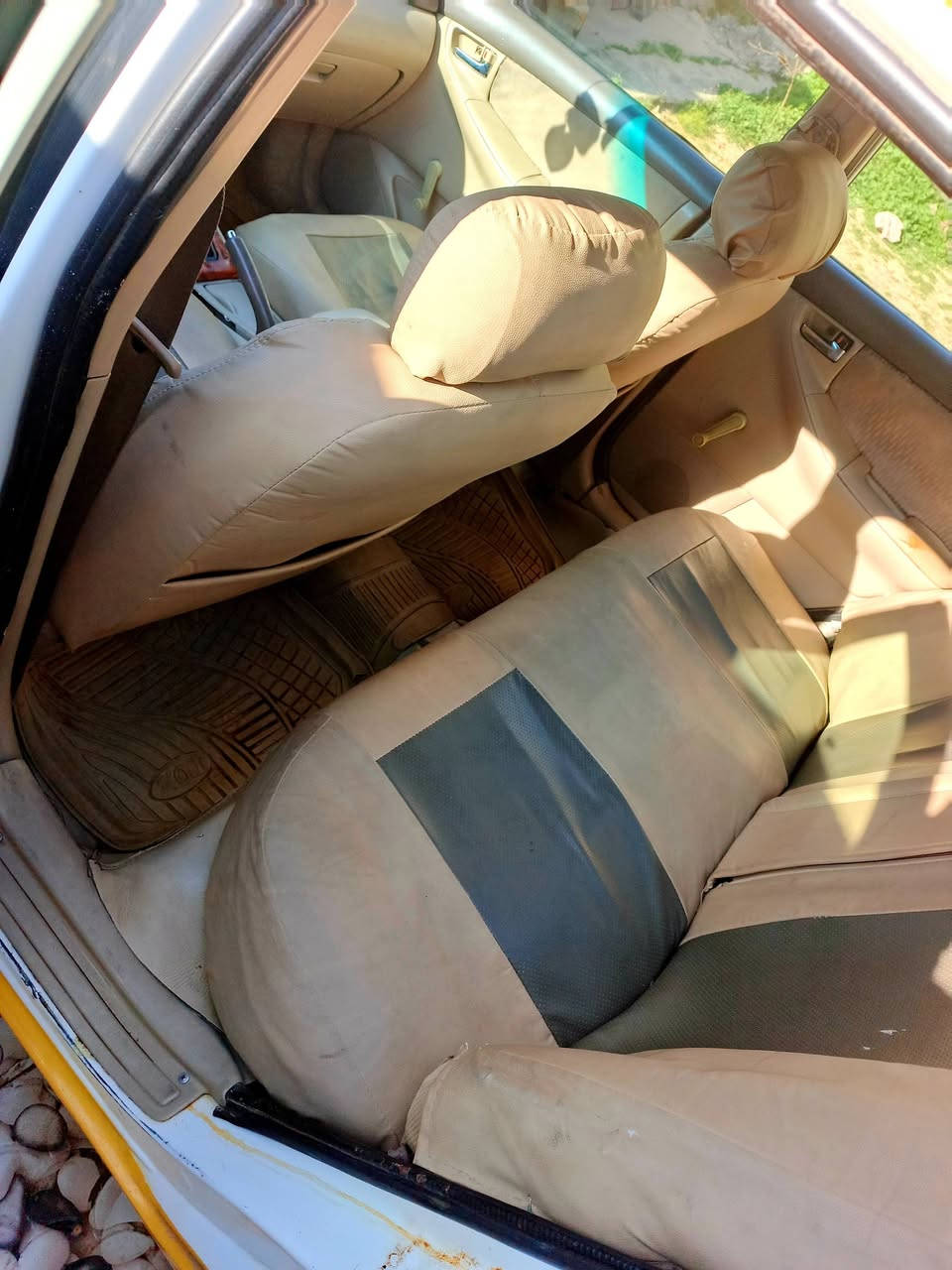 السلام عليكم كورلا بيكاتشو 2006 وارد خليجي رقم انبار بسمي انكليزي سنويه قريب 28 تدفئه تبريد  خير من الله بيها خيط بخار ما مئثر تخم تاير جديد باتري جديد صدر امامي خلفي جديد امصفر هيئه  تحويل ثاني يوم السياره  بيها طخه جامرلوق خلف السايق ومصلحه فقط بدون دواخل السعر 59 وبيها مجال ***********
