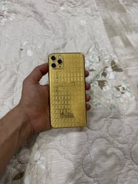 11برو ماكس مطلي بالذهب للبيع نظيف السعر ٣٠٠  الف وبي مجال ٠٧٧٣٢٥١١٧٧٨