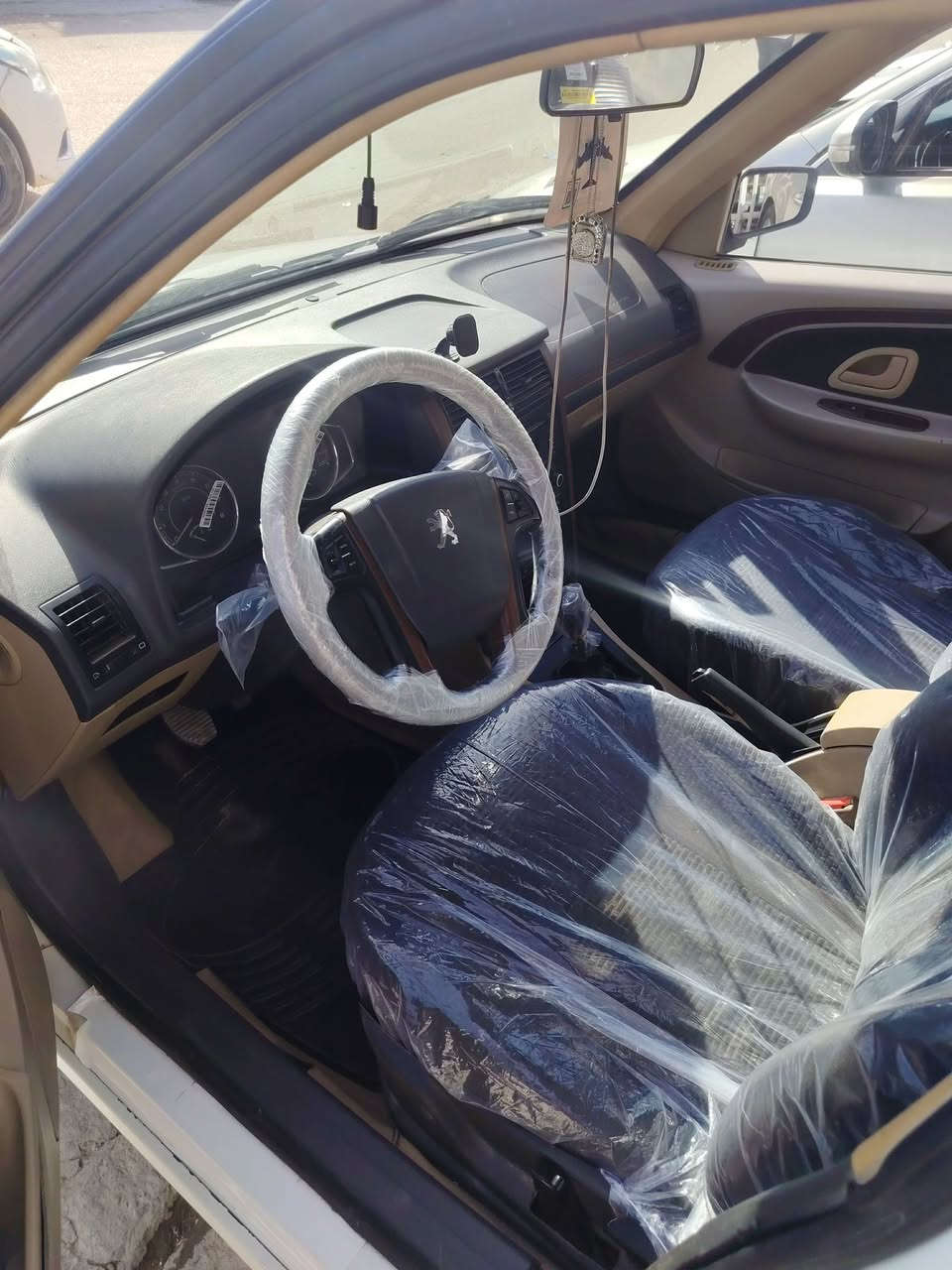 السلام عليكم بيجو بارص للبيع مديل 18 رقم نجف انكليزي كفالة عامة السيارة  هاتف ***********

