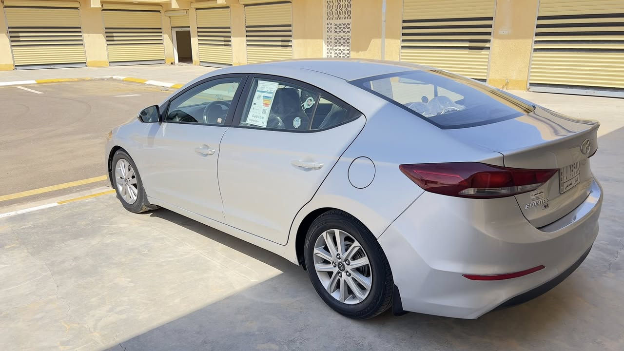 السلام عليكم
النترا موديل ٢٠١٧ 

ألون سلفر وارد أمريكي بيها جاملغ الأيسر تعديل بارد 

موصفات النترا عاديه 

السياره جاهزا ونضيفه رقم أنبار تحويل مباشر 

السعر ١٣٥ وبيها مجال 

للاستفسار الاتصال على الرقم *********** سالم 

صاحب السياره ***********
