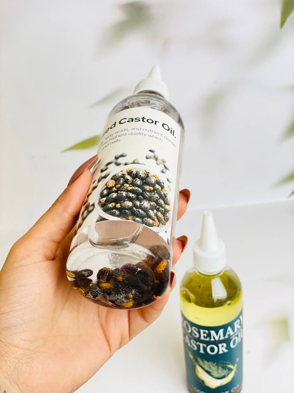 ✨ زيت الخروع الأسود الجامايكي من ماركة Aliver ✨

🌿 زيت طبيعي معصور على البارد
🚫 خالي من الهكسان وغير مكرر

💆‍♀️ يغذي وينشط الشعر والبشرة والأظافر
🌱 يساعد على تعزيز نمو الشعر ويقلل التكسر
💧 يمنح الشعر ترطيب وقوة ولمعان لكل أنواع الشعر

👁️ مثالي للعناية بـ الحواجب والرموش
🧴 ويستخدم أيضاً كـ زيت للتدليك والعناية بالبشرة

✨ عناية طبيعية تمنحك شعر أقوى ولمعان أجمل ✨

السعر 10 الاف


**إذا كنت صاحب هذا الإعلان وتريد حذفه لأي سبب، رجاءا أرسل رسالة إلى الدعم الفني**