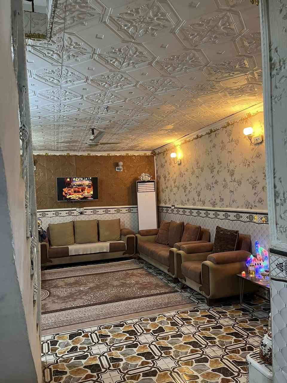 🚨 فرصة ذهبية – بيت للبيع 🚨
بيت للبيع بمساحة 200 متر في موقع مميز جداً وقريب من جميع الخدمات.

🏡 تفاصيل البيت:
🔹 الطابق الأرضي: مضيف، غرفتين نوم، مطبخ، حمام، هول.
🔹 الطابق الثاني: غرفتين نوم وهول كبير (بناء جديد).

🚗 كراج واسع وكبير للسيارة
✅ البيت مرتب وجاهز للسكن وما يحتاج أي تصليح.
📍 موقع مرغوب وهادئ جداً.

💰 السعر خاص.

📞 للتواصل ‭0771 767 5278
