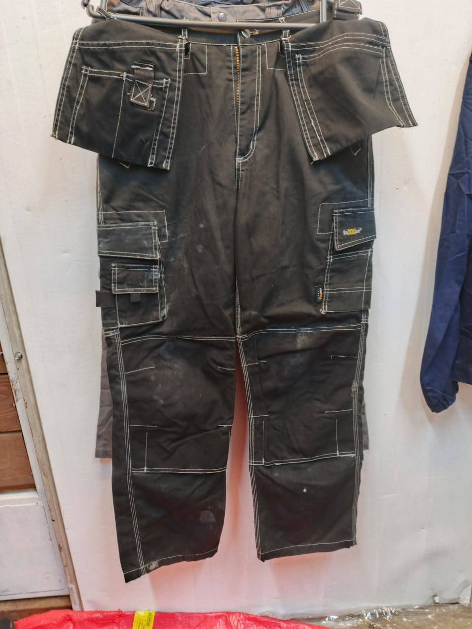 سلام عليكم متوفر بنطرون عمل اوربيه متوفر جميع قياسات 🦺 ***********
