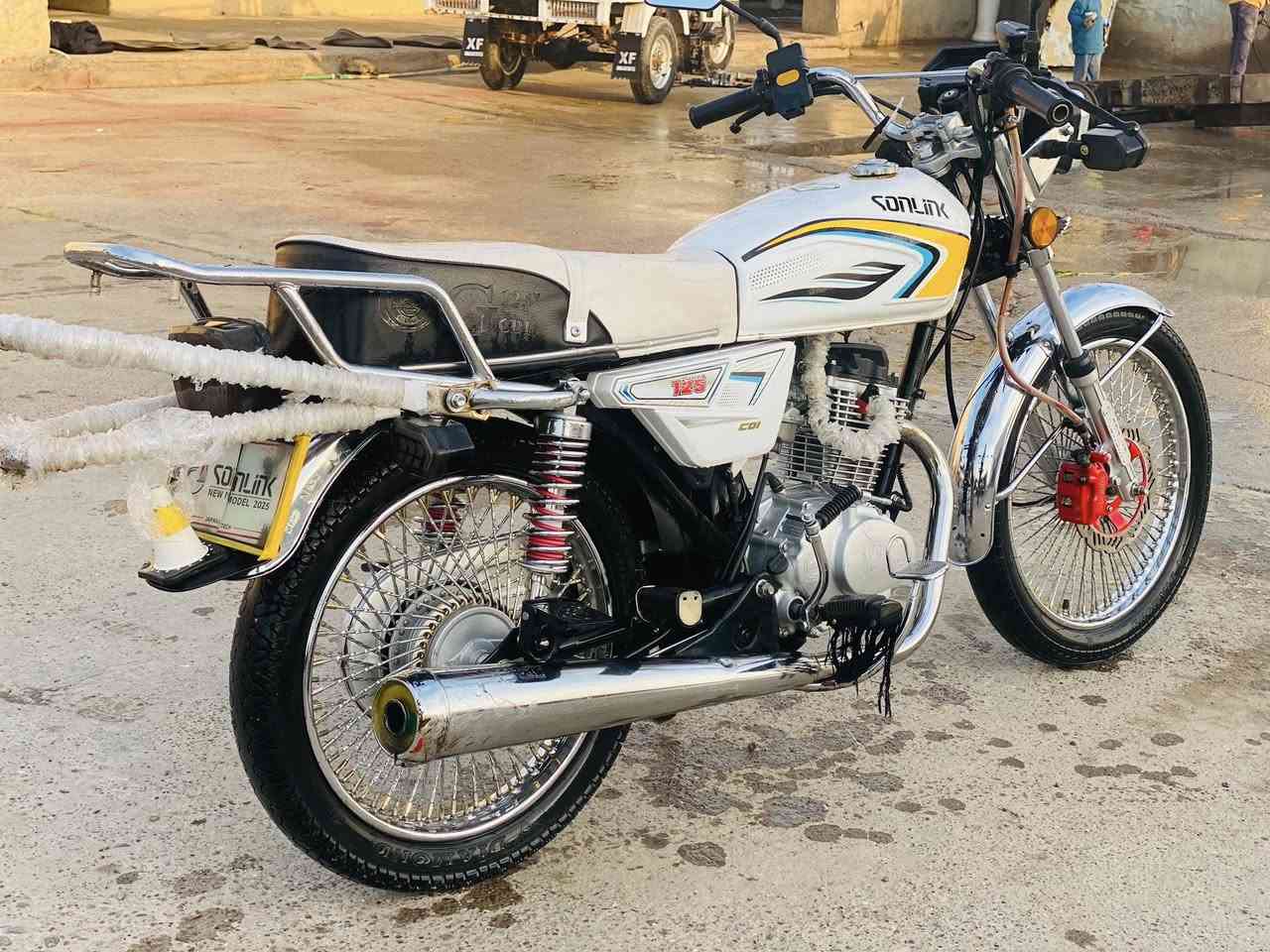 السلام عليكم
سولنك موديل2025 
5كير بدون سلف
محرك مامفتوح
تايرات شركه باتري جديد
شاشه إلكتروني سويج بلادي كنترول
السعر:650وبيً مجال للشراي
للاستفسار/***********
