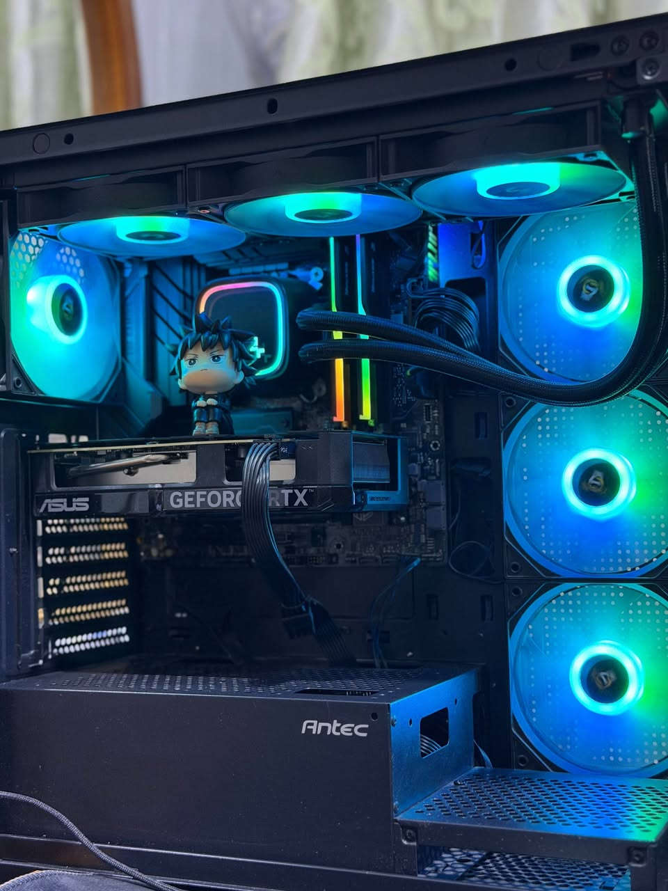 PC معروضه للبيع استعمال قليل استعمال طالب سادس

------------------------------------------------------------------------------------
مواصفات البيسي

•المعالج  i7-13700F 
•المذربورد  B660M ASUS PLUS WIFI
•الكارت الشاشه  RTX 4060 Ti ASUS 16g 2fa
•الرام  RAM 16GB DDR5 6000 RIPJAWS M5
•الذاكره  SSD 1TB
•  مبرد مائي Deep coll
•البور سبلاي  PSU 700W
+ الشاشه معروضه للبيع نوع سامسونج 144 Hz تكون منحنيه يعني كيرف

للاستفسار التواصل على هذا الرقم 
***********
