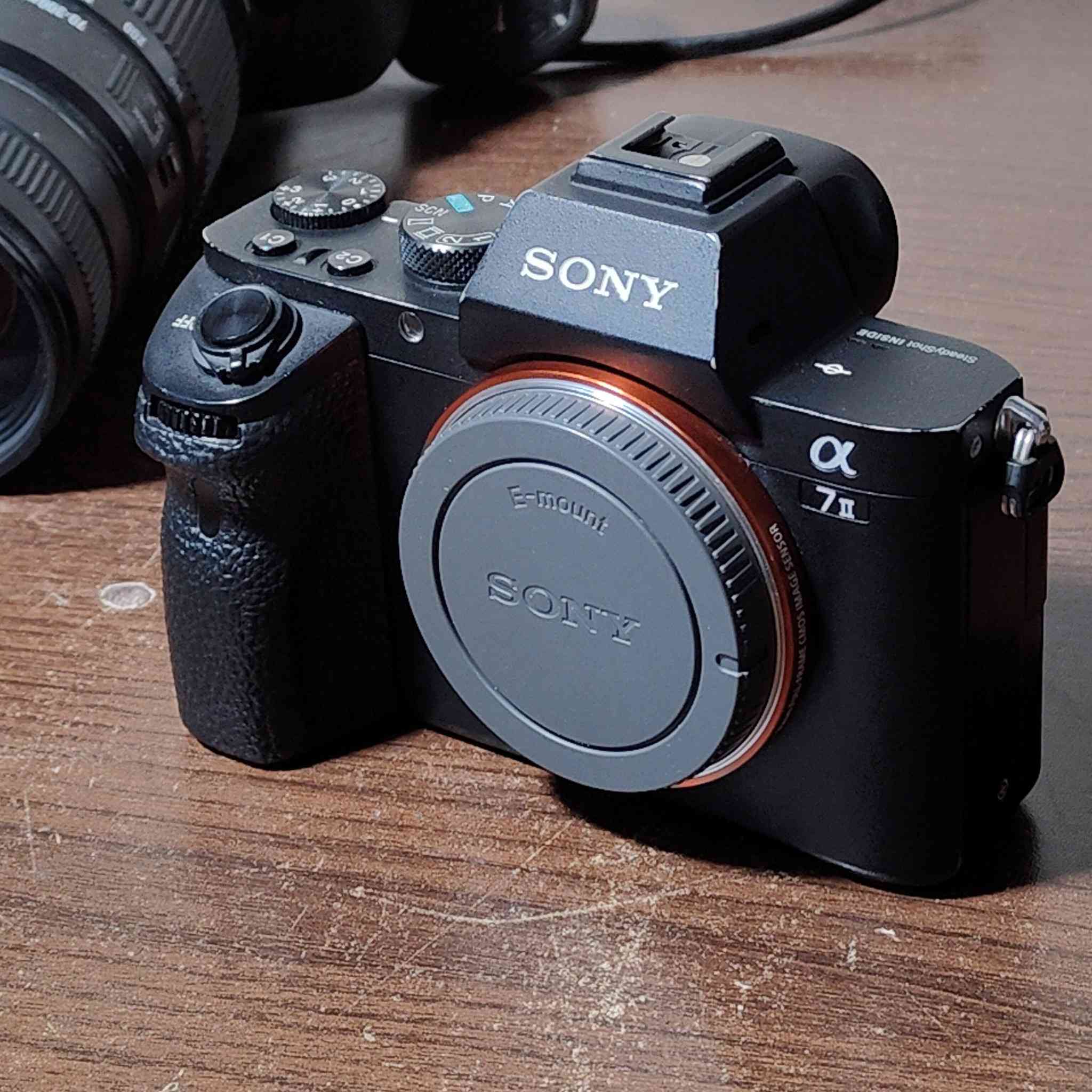 سوني A7ii..... M2
نضافه 90%
شتر 22
عدسه 50m....... 1.8
ملحقات كرتونه 
حزام كتف 
بطاريه 
شاحنه..... 
تواصل خاص 
وتساب... او #الهاتف_***********
