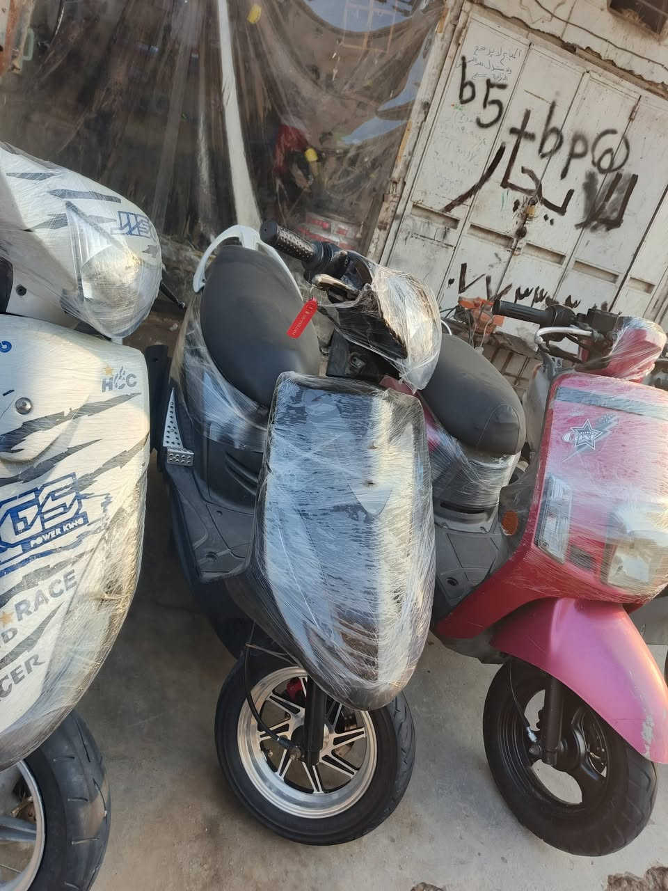 السلام عليكم حبايب دراجات نضيفه مامفتوحه للبيع مكاني امسيب البوليس مال حاويه صارشهرطالعه مكفوله سعره ٨٥٠ قفل  والماكسات ٥٥٠ العصفوري ٣٠٠ ام السله ٢٥٠  الشراي يدلل هاذه رقمي ***********
