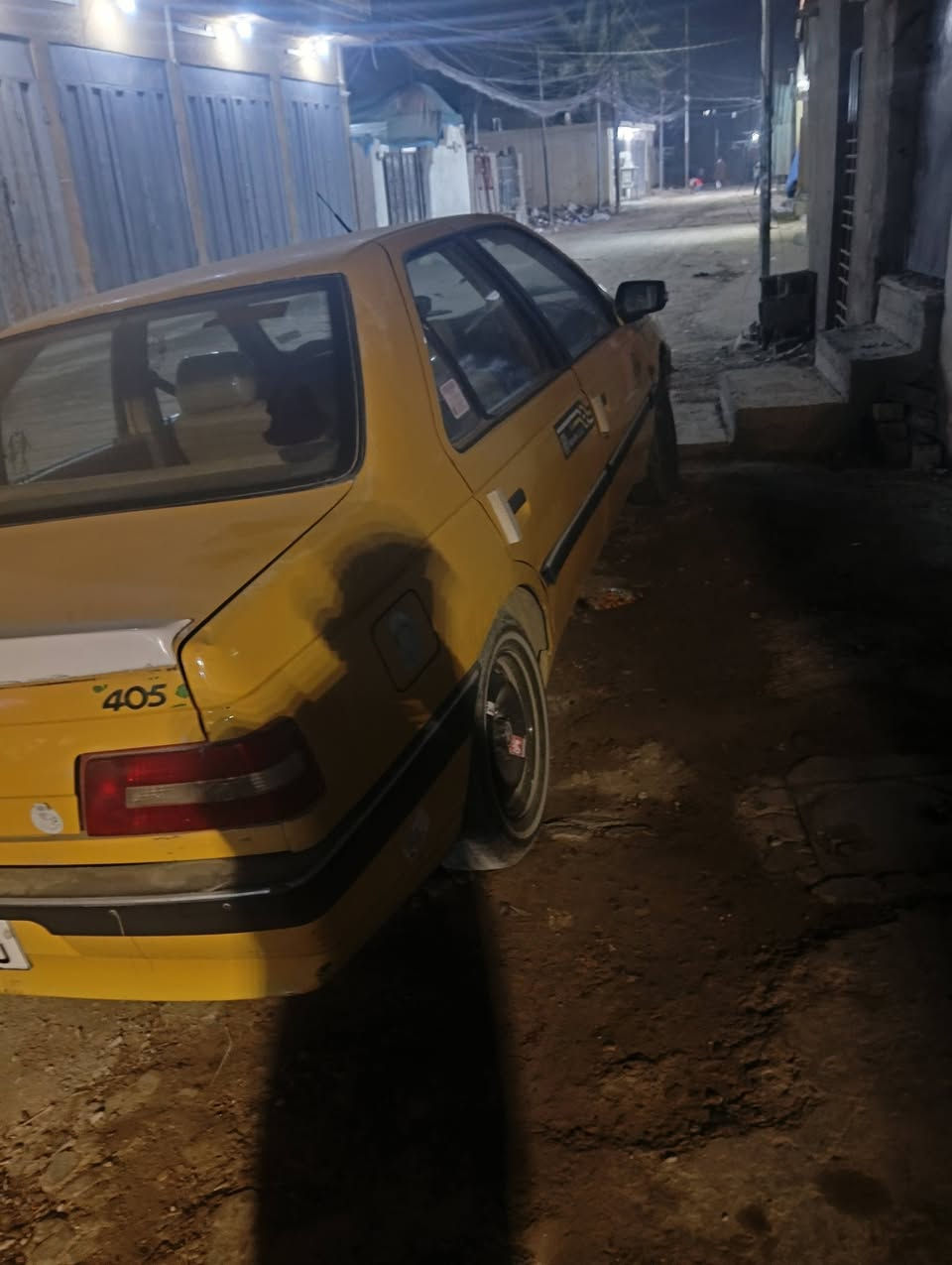 سلام عليكم سياره بيجو لميس موديل 2013رقم بغداد السعر 38ورقه وبيهه مجال قليل الاستفسار على الرقم ***********عنوان بغداد
