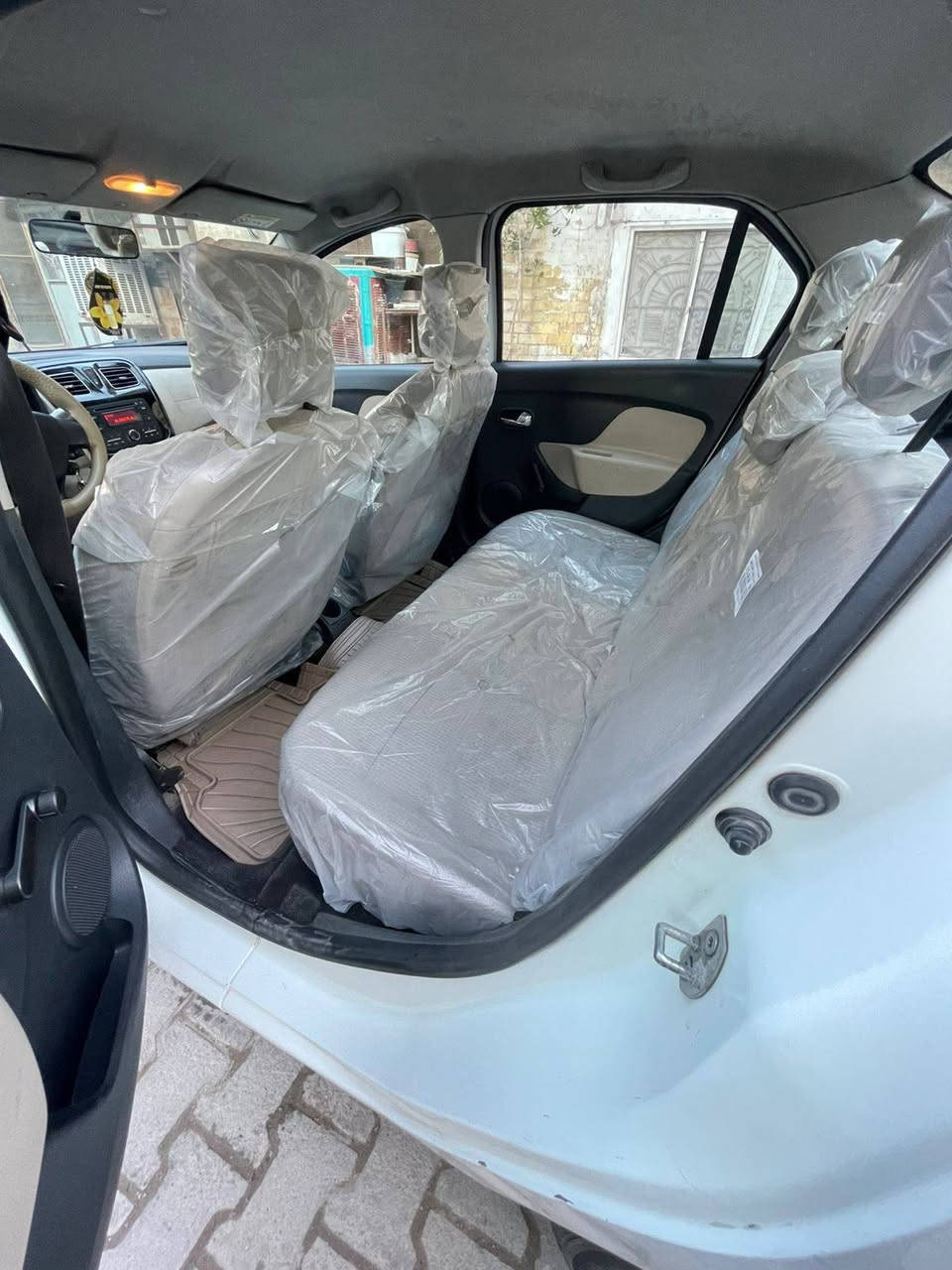 السلام عليكم رينو سيمبل موديل 2016 ماشيه 165بيه باب صبغ وشبر بالهلال جاملع شبر صبغ سياره حره بسمي سنويه جديده مكان الاعظميه ***********
